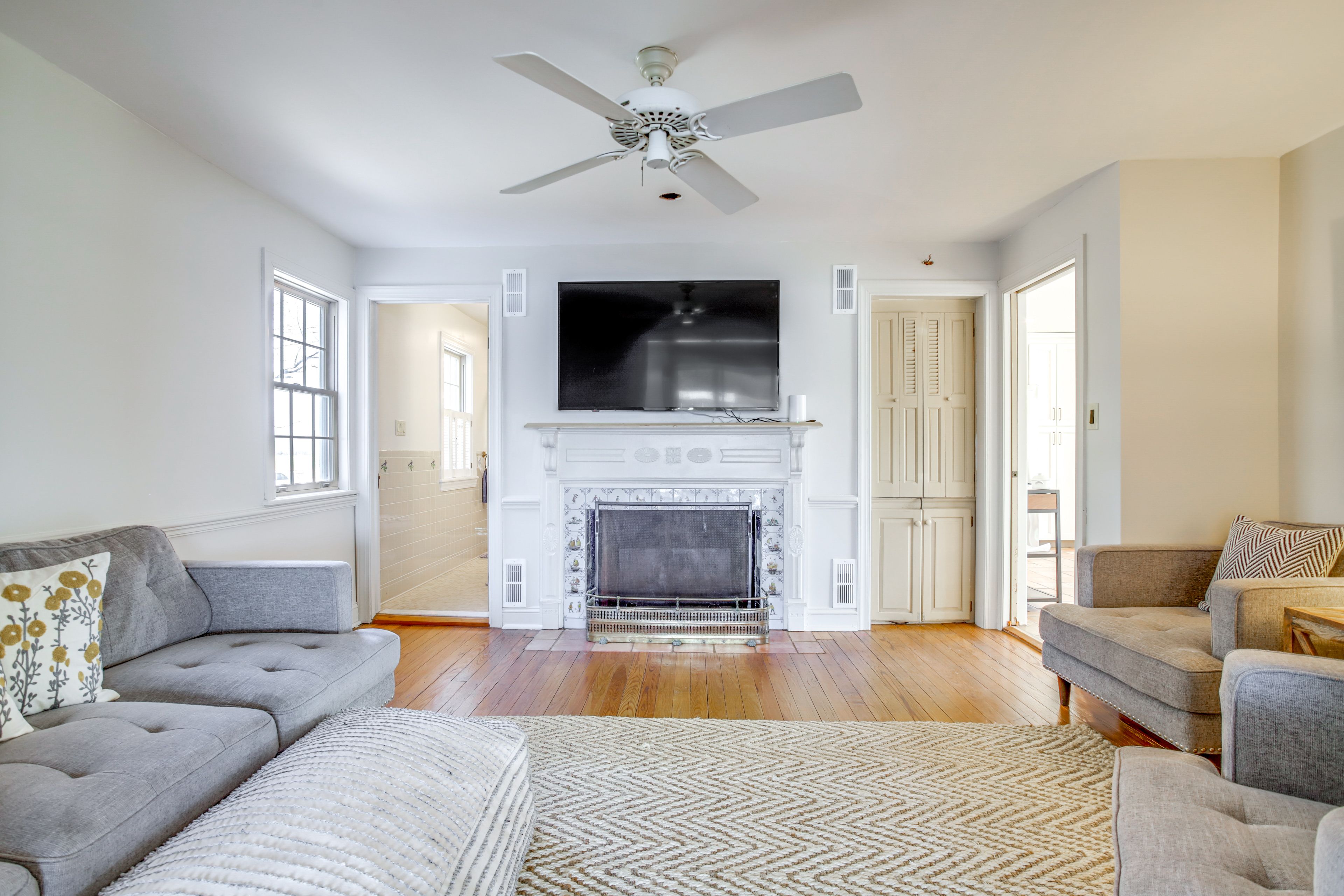 Sitting Room | 1st Floor | Smart TV