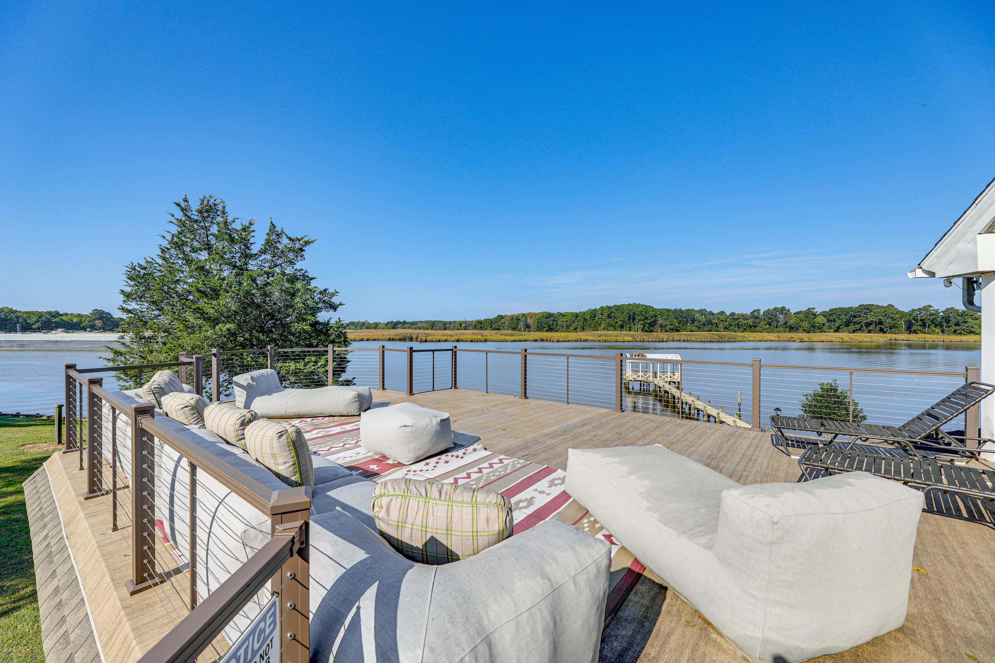 Deck | Outdoor Dining Area