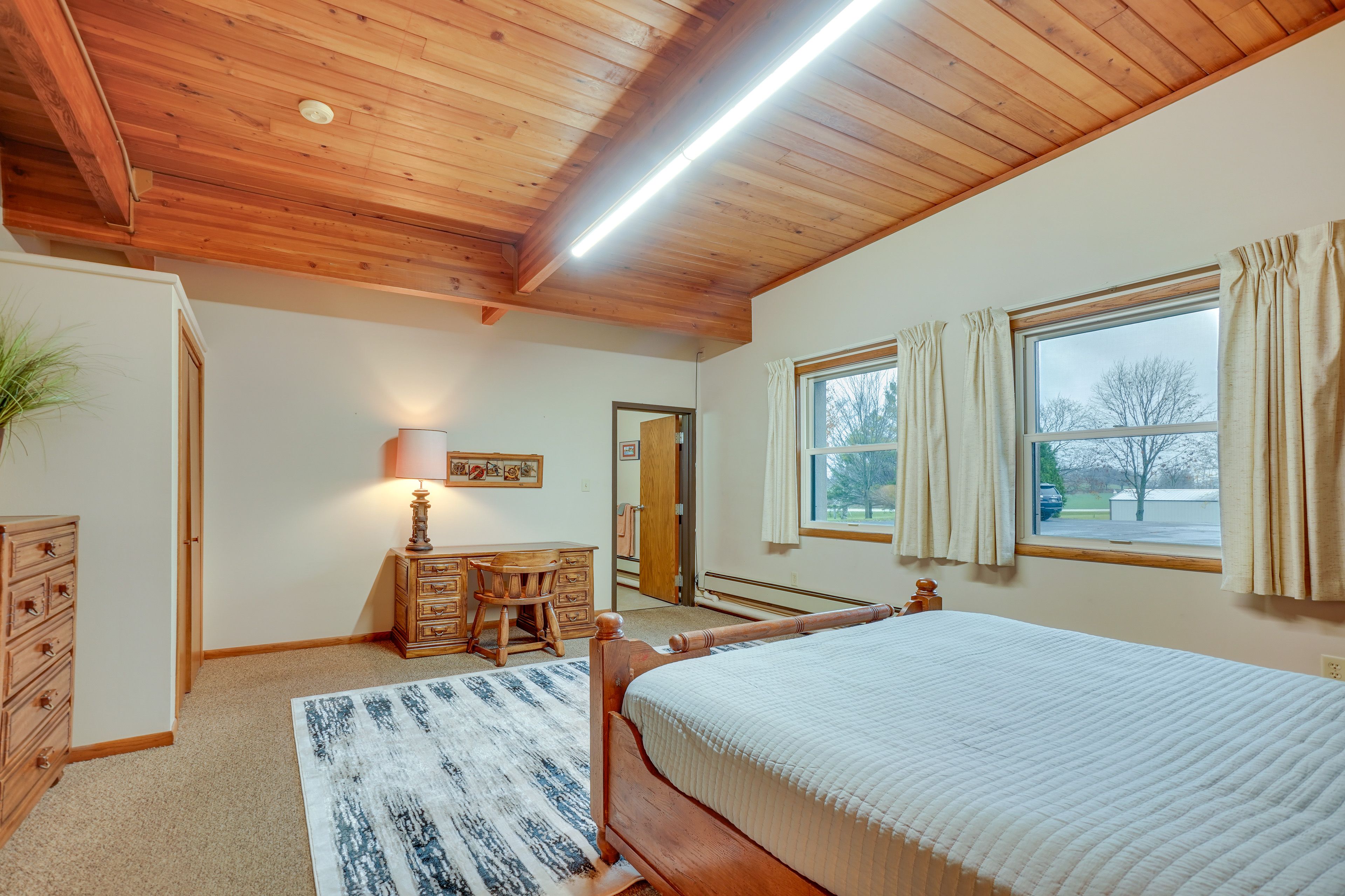 Bedroom 1 | Queen Bed
