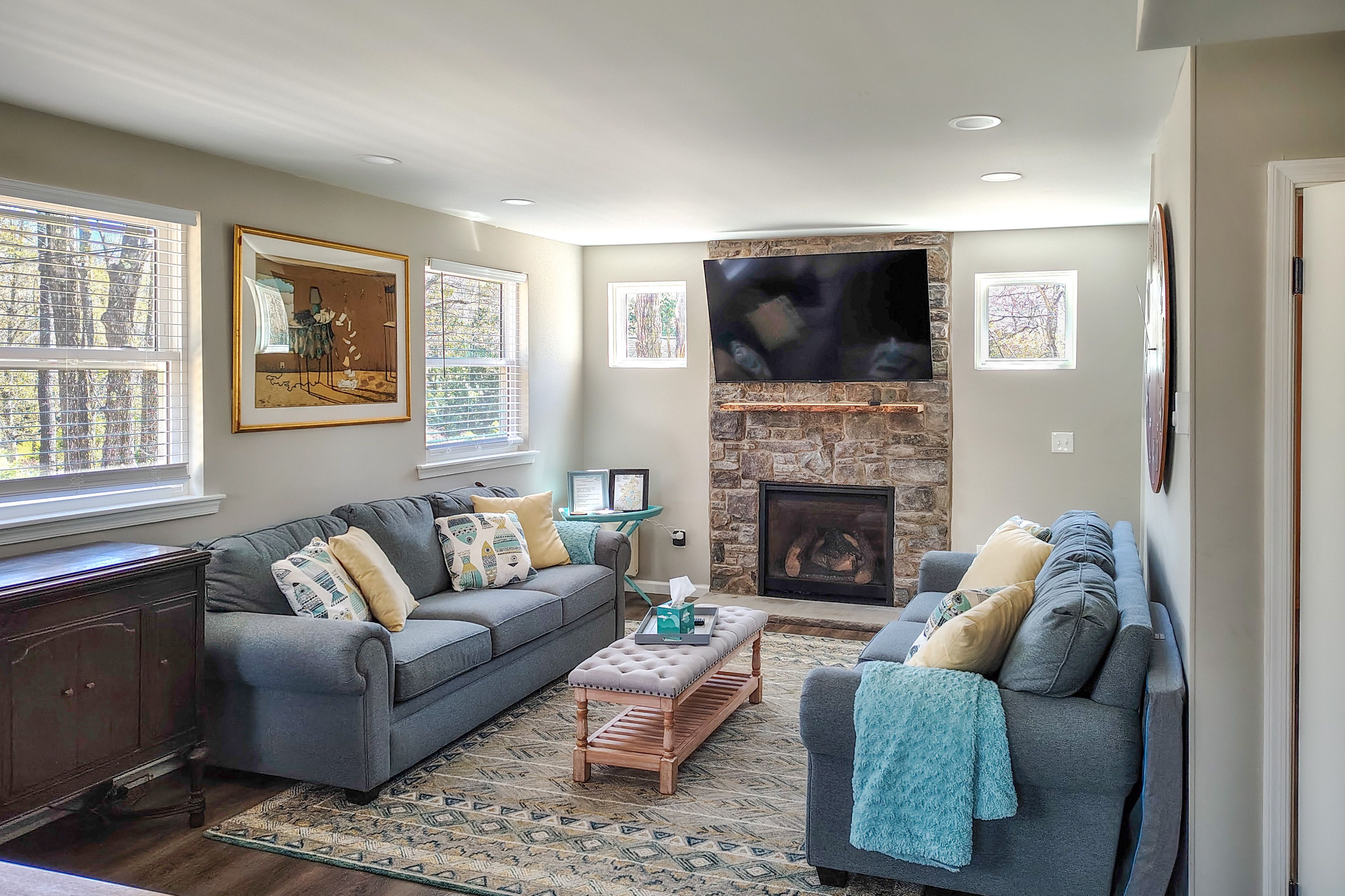 Living Room | Gas Fireplace | Smart TV | Free WiFi | Main Level