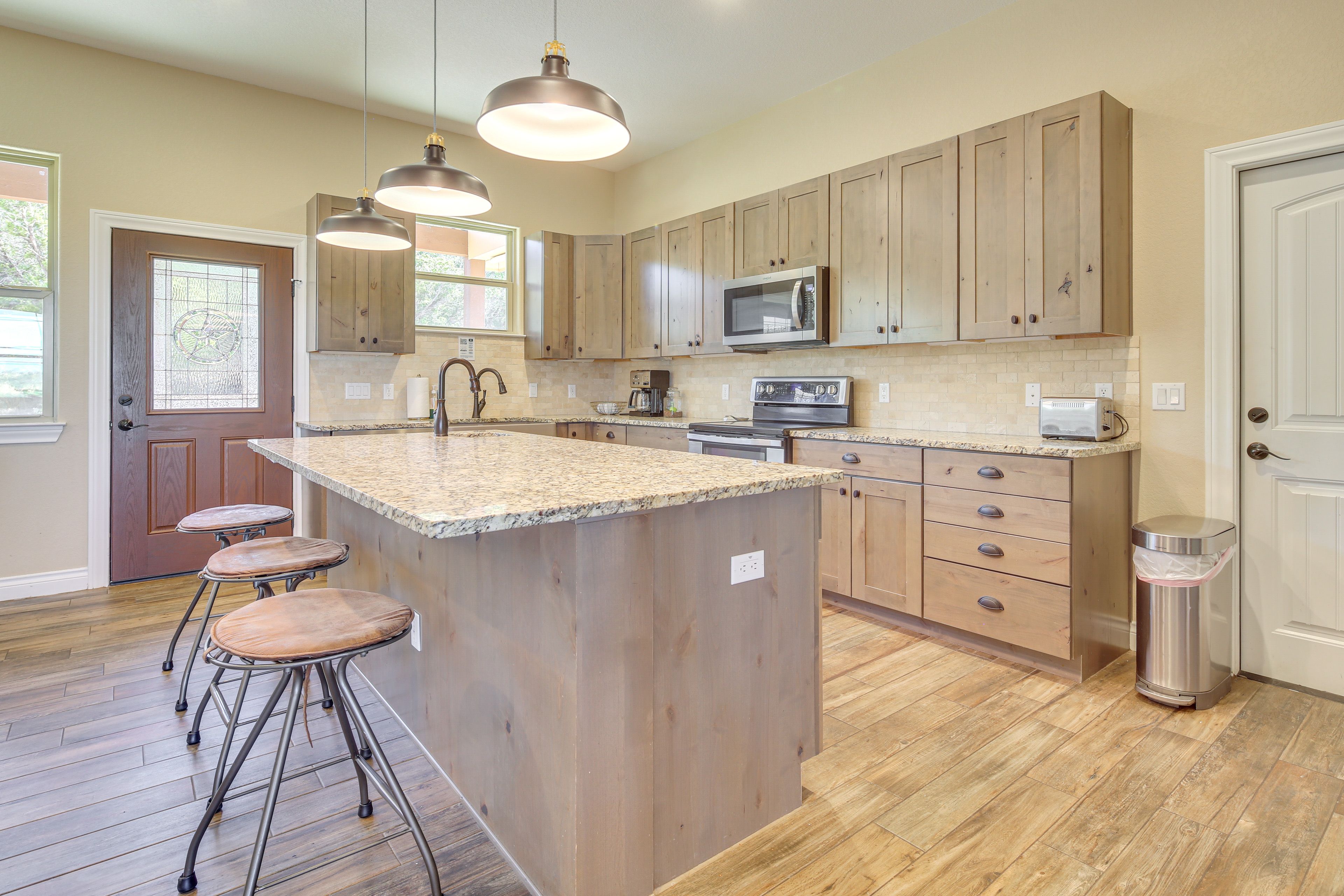 Kitchen | Refrigerator | Dishwasher | 1st Floor
