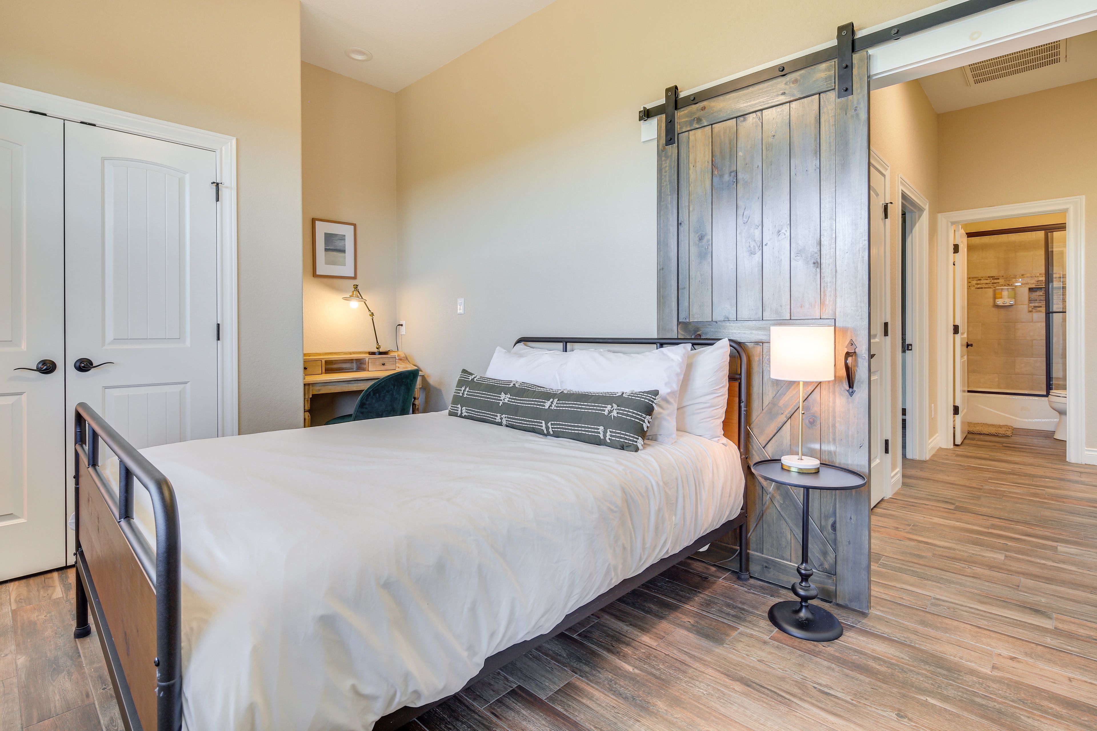 Bedroom 4 | Queen Bed | Workstation | 1st Floor