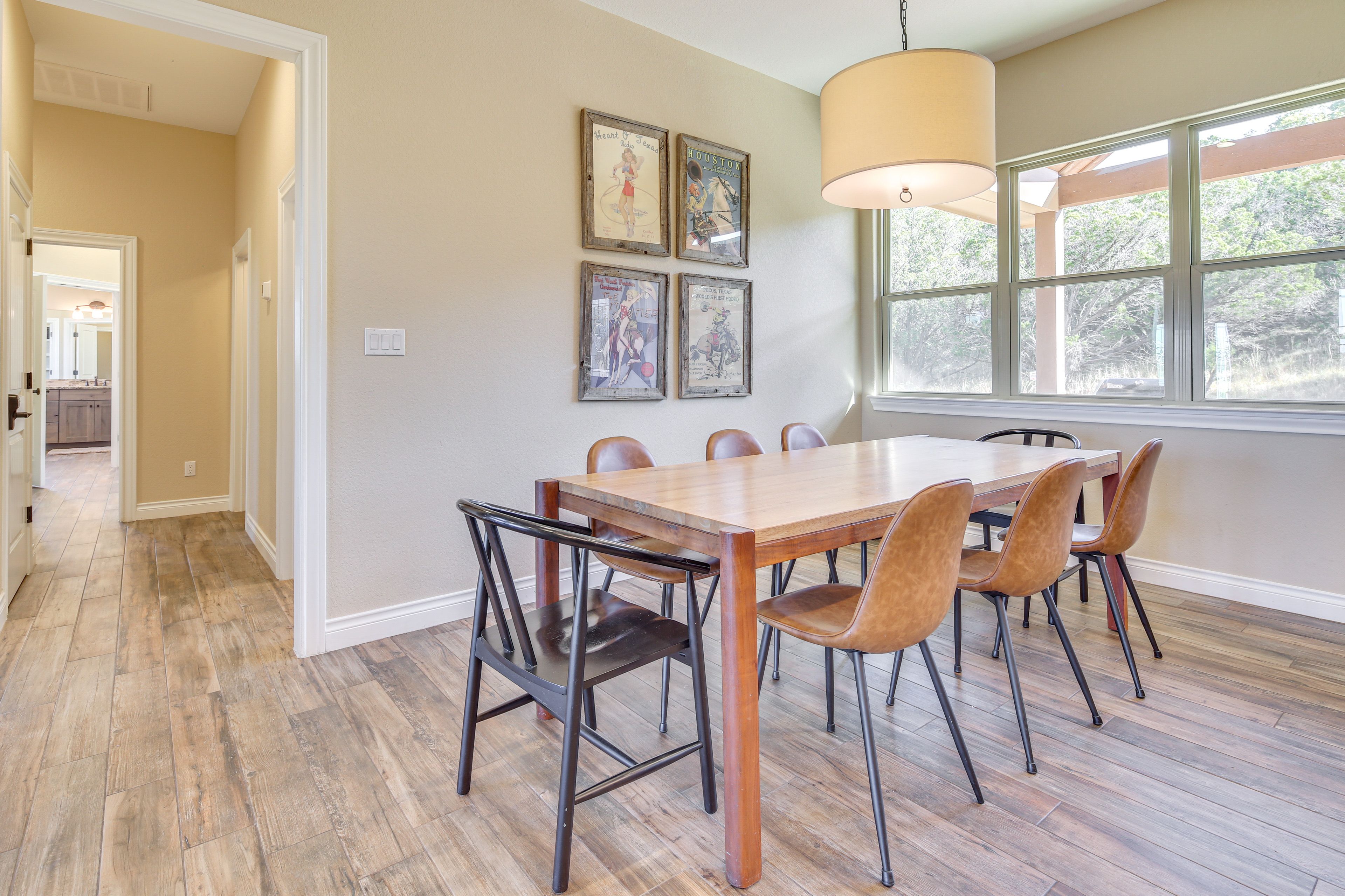 Dining Area | Dishware/Flatware Provided | 1st Floor