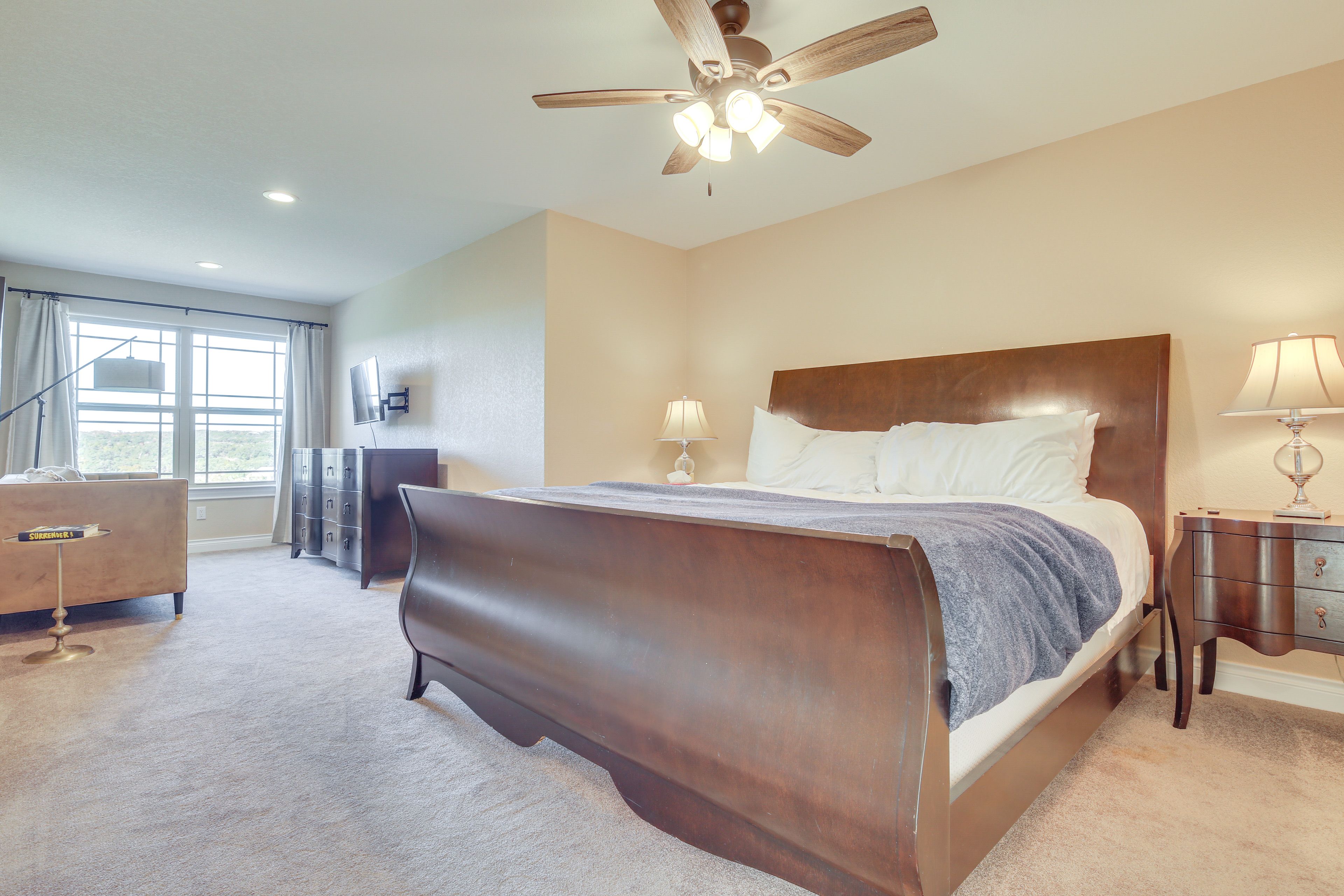 Bedroom 1 | King Bed | Smart TV | 2nd Floor
