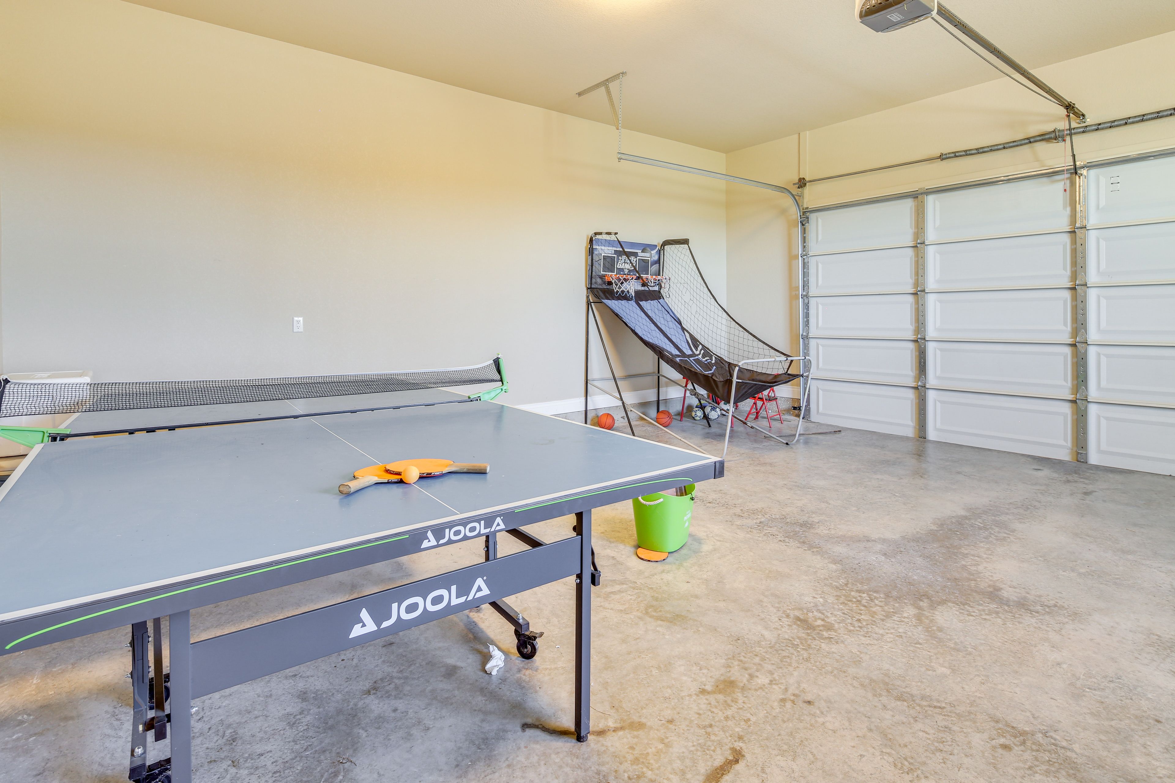 Game Room (Garage) | Ping-Pong Table | Basketball Hoop Game | 1st Floor