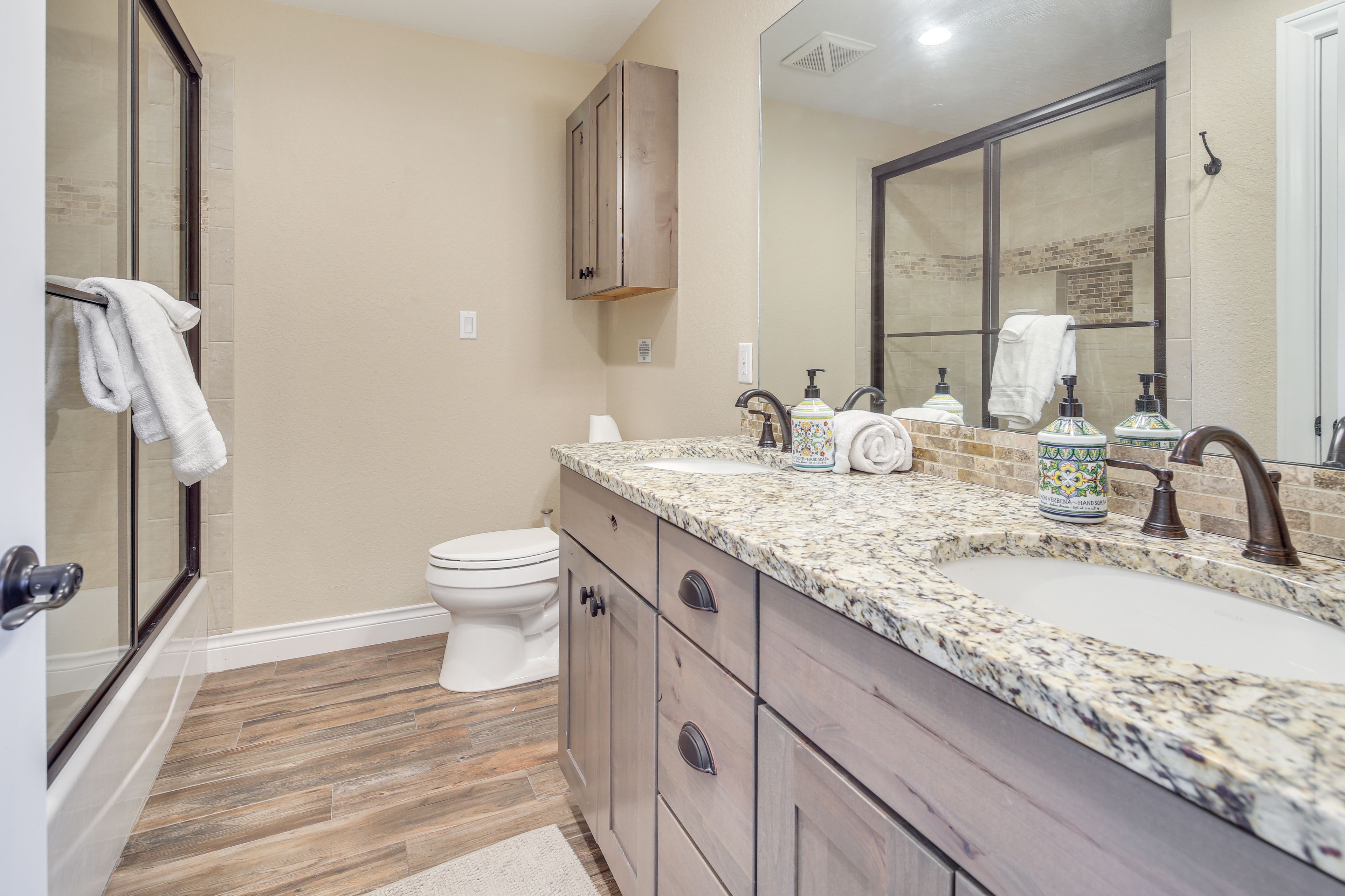 Full Bathroom | 2nd Floor