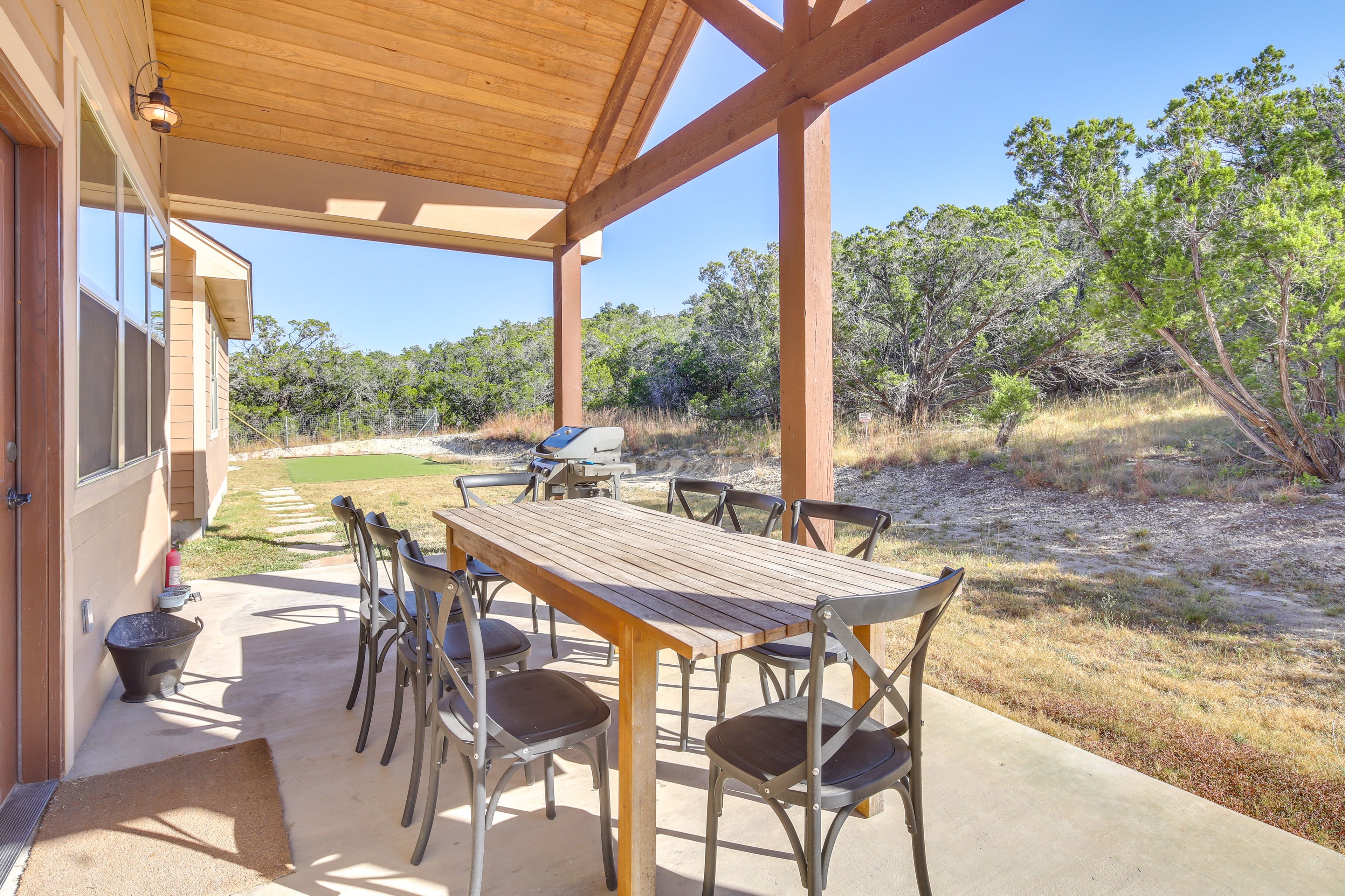 Covered Patio | Gas Grill | Outdoor Dining Area