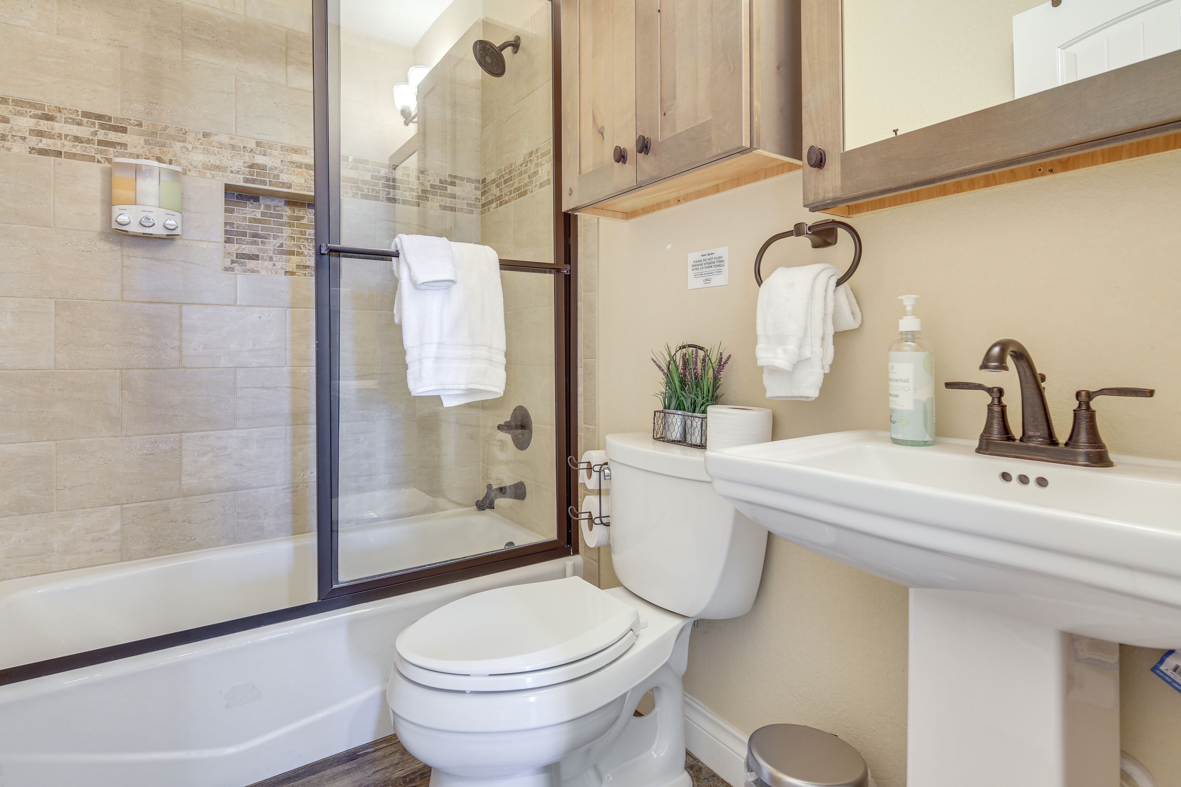 Full Bathroom | Towels Provided | 1st Floor