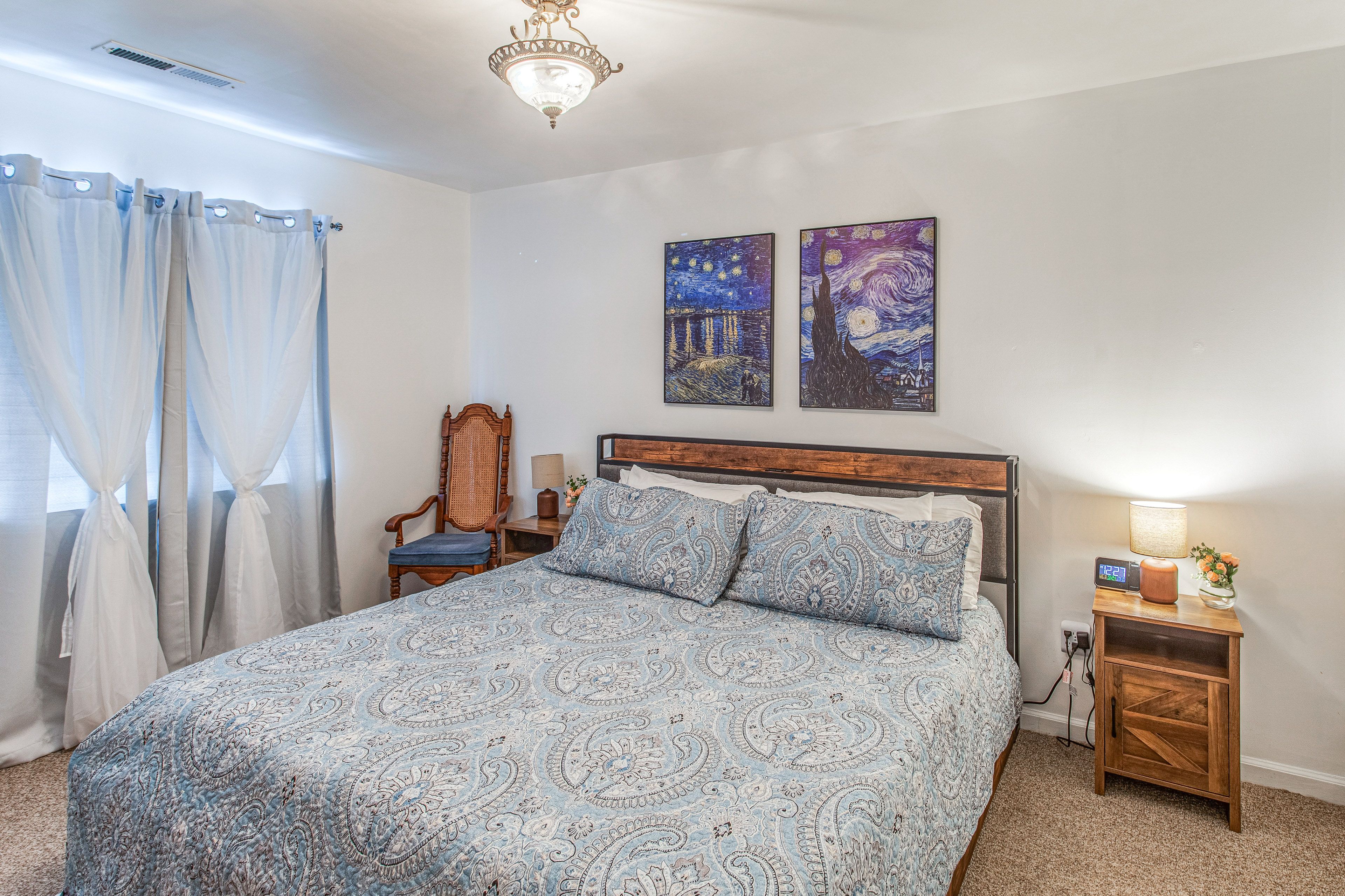 Bedroom | King Bed | Smart TV w/ Cable