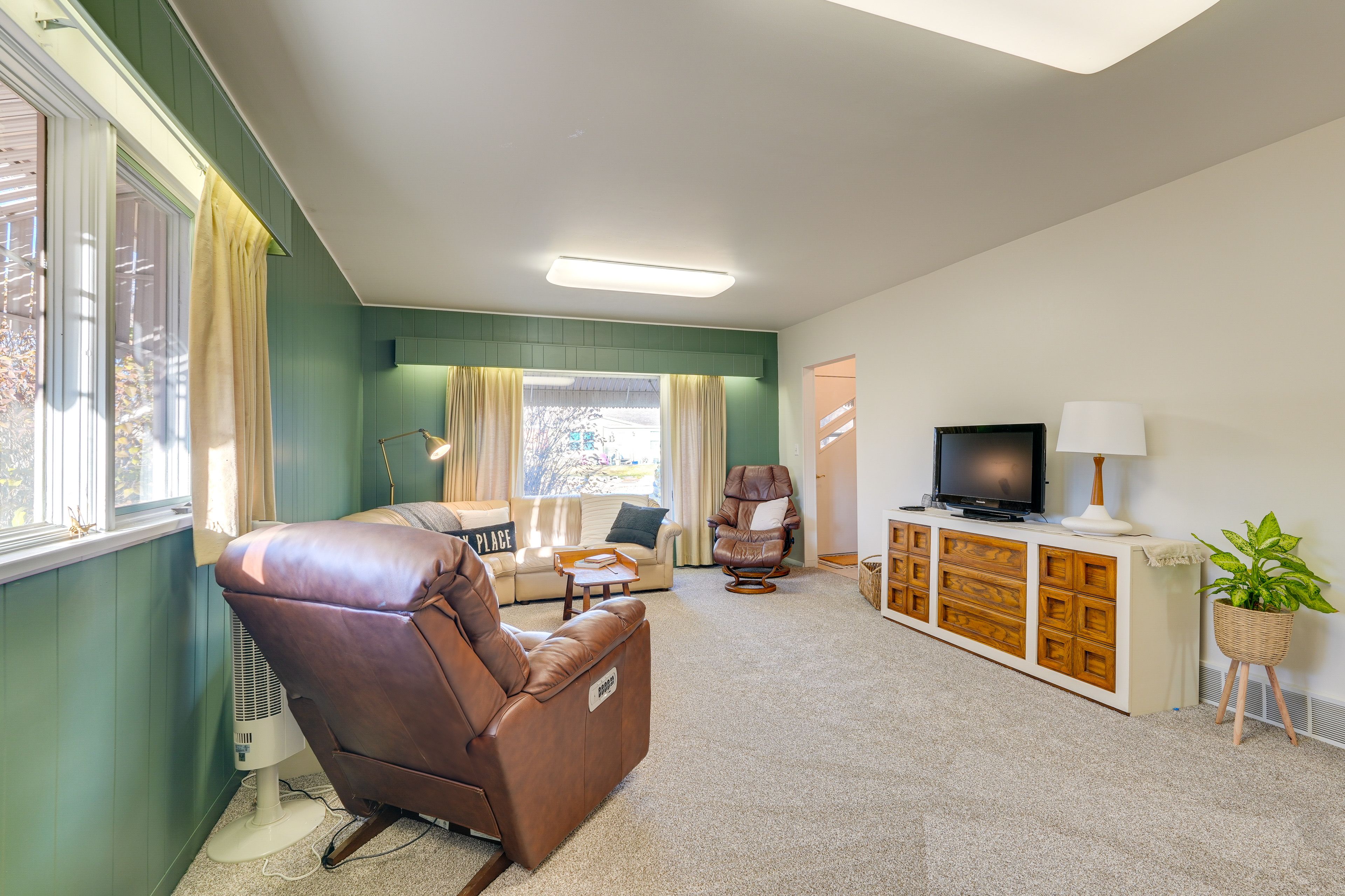 Living Room | Free WiFi
