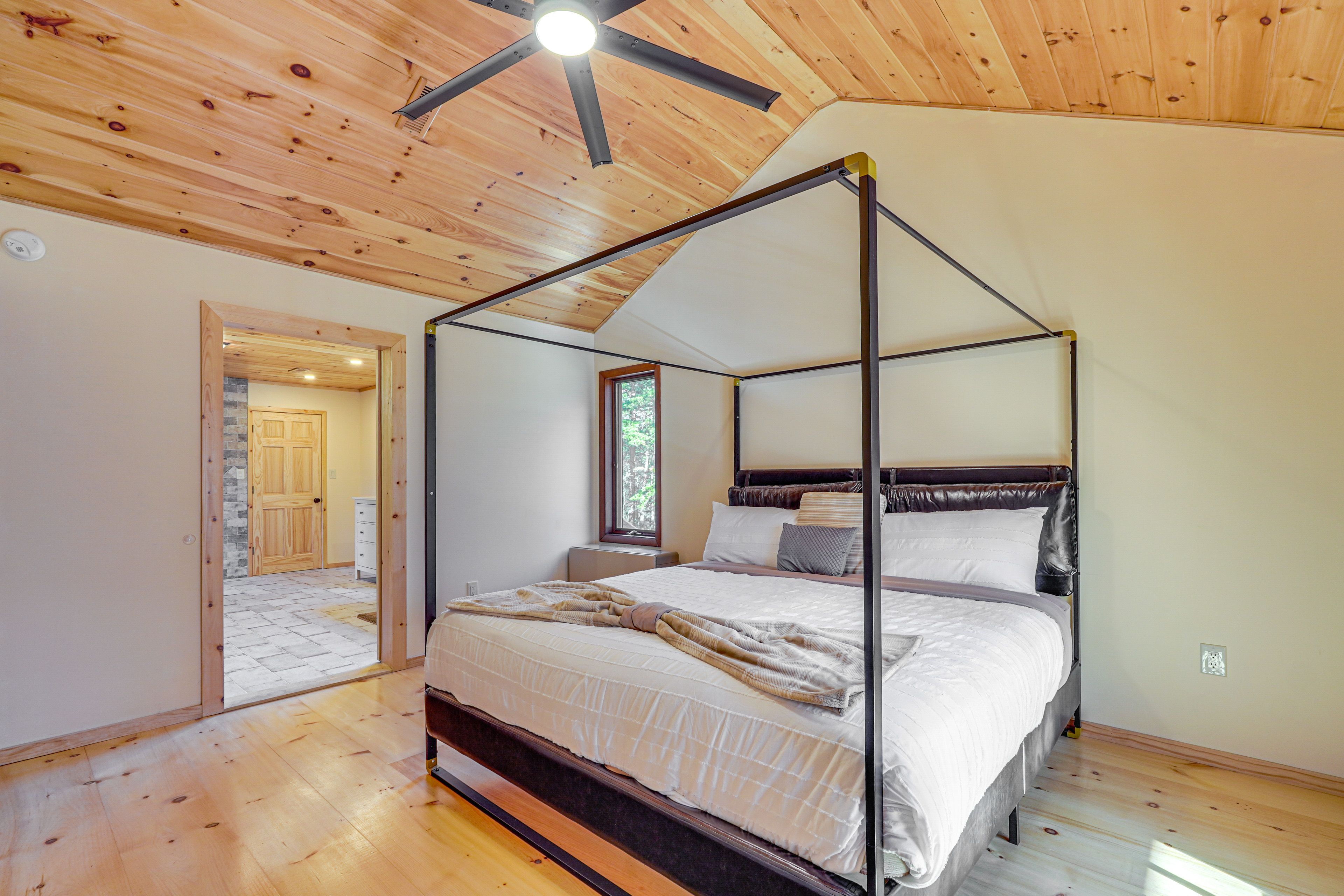Bedroom 3 | King Bed | 2nd Floor