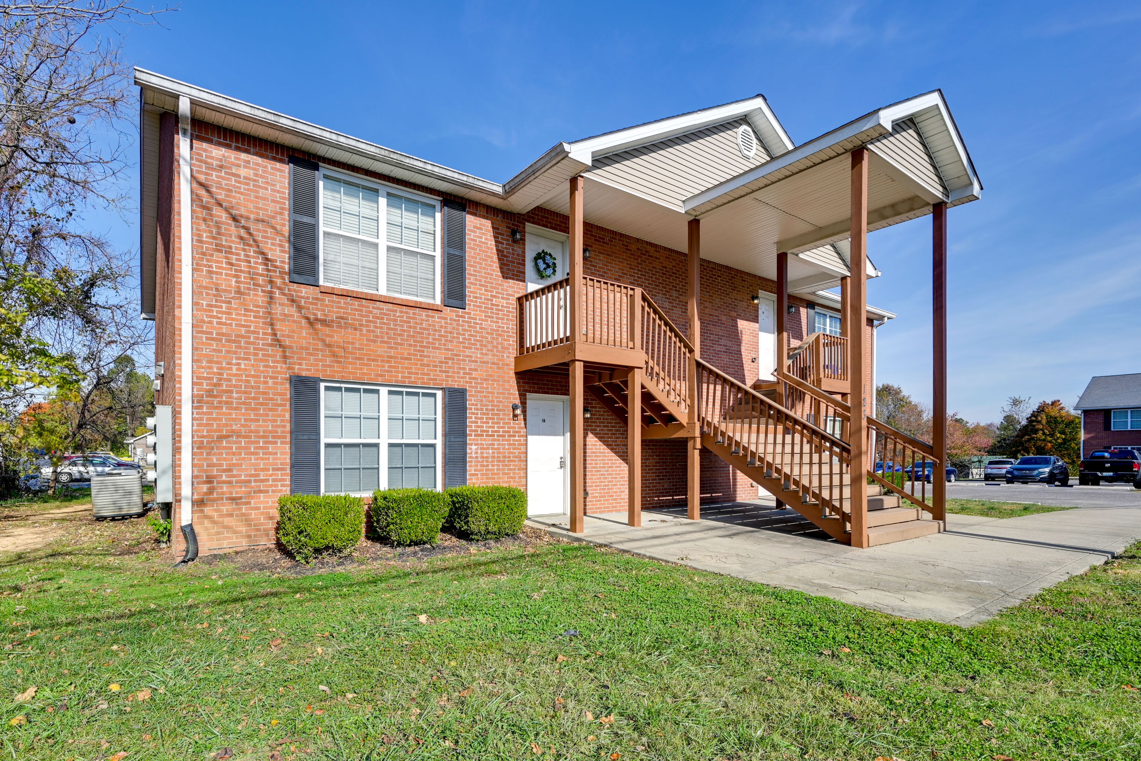 Apartment Exterior | Close to Restaurants & Shopping Centers