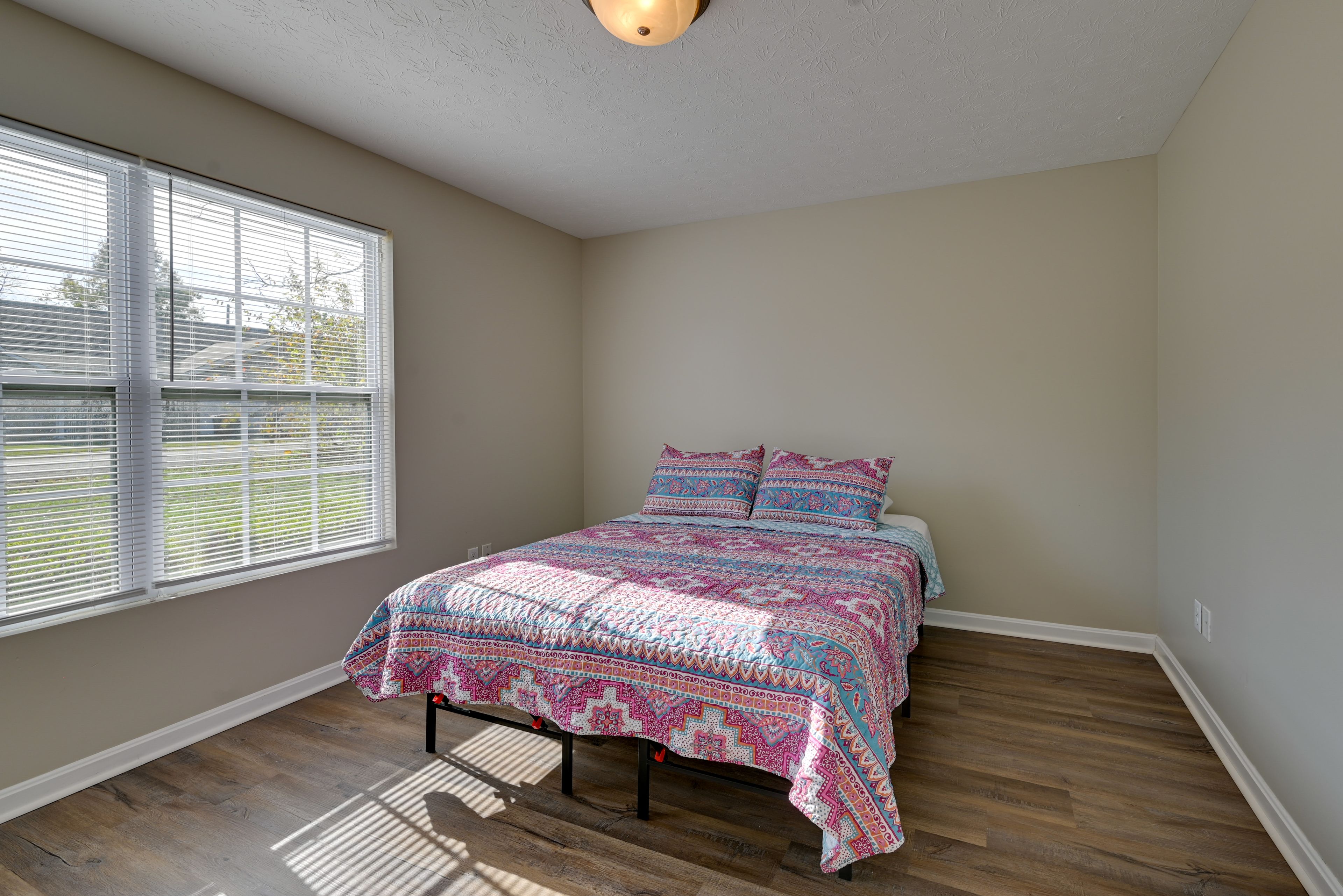 Bedroom 2 | Queen Bed