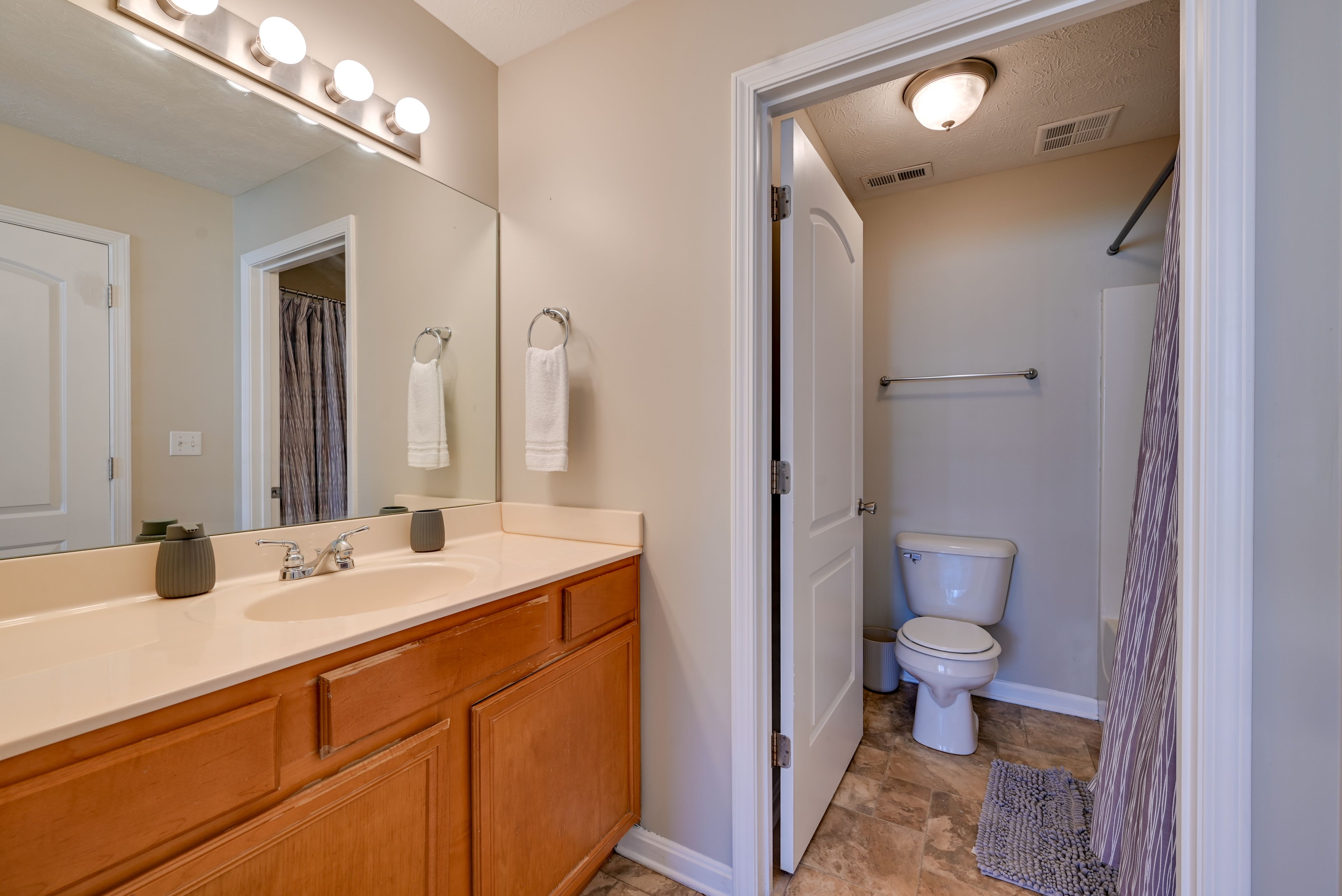En-Suite Bathroom | Towels Provided