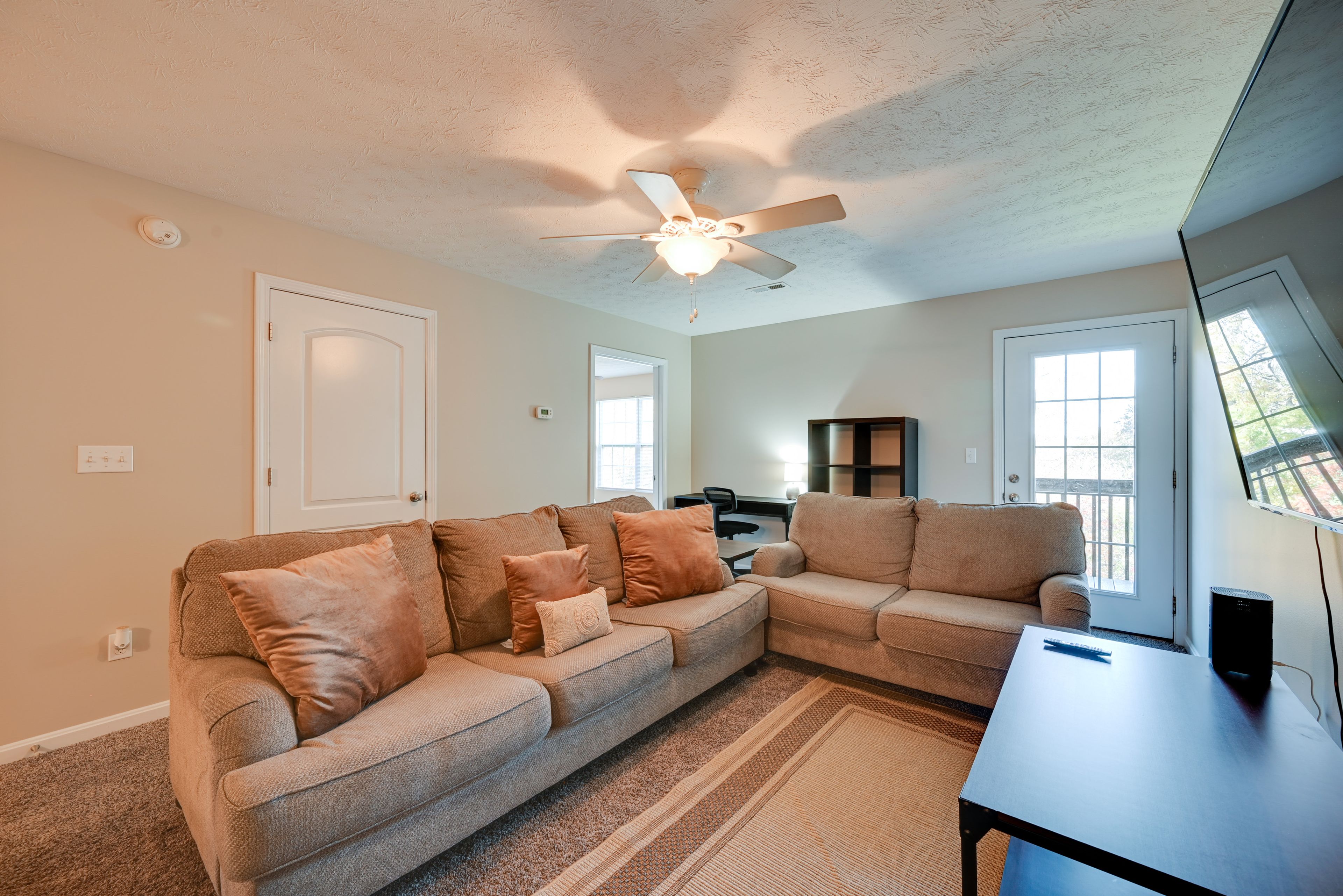 Living Room | Smart TV | Office Space | Single-Story Unit