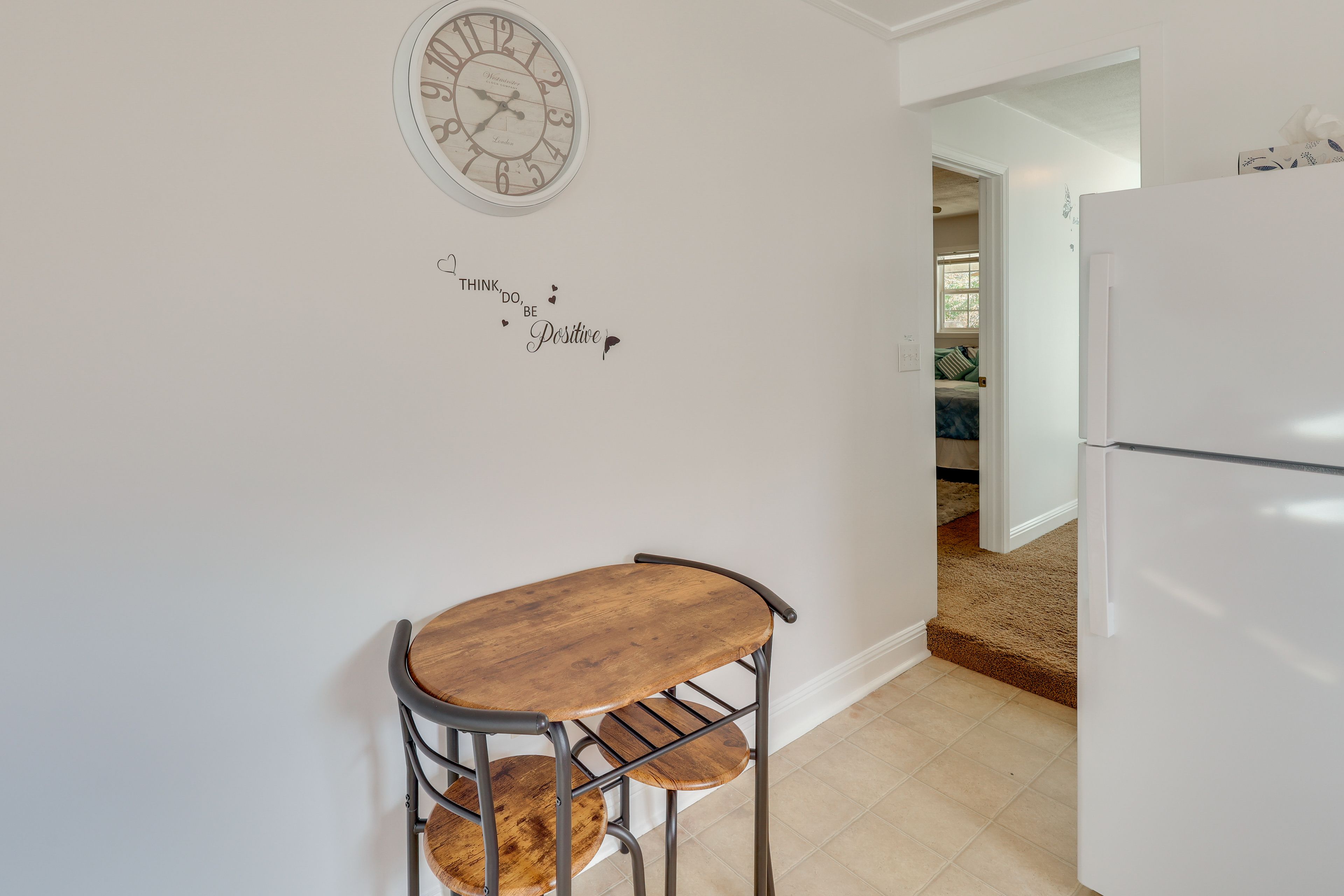 Dining Table | Dishware/Flatware
