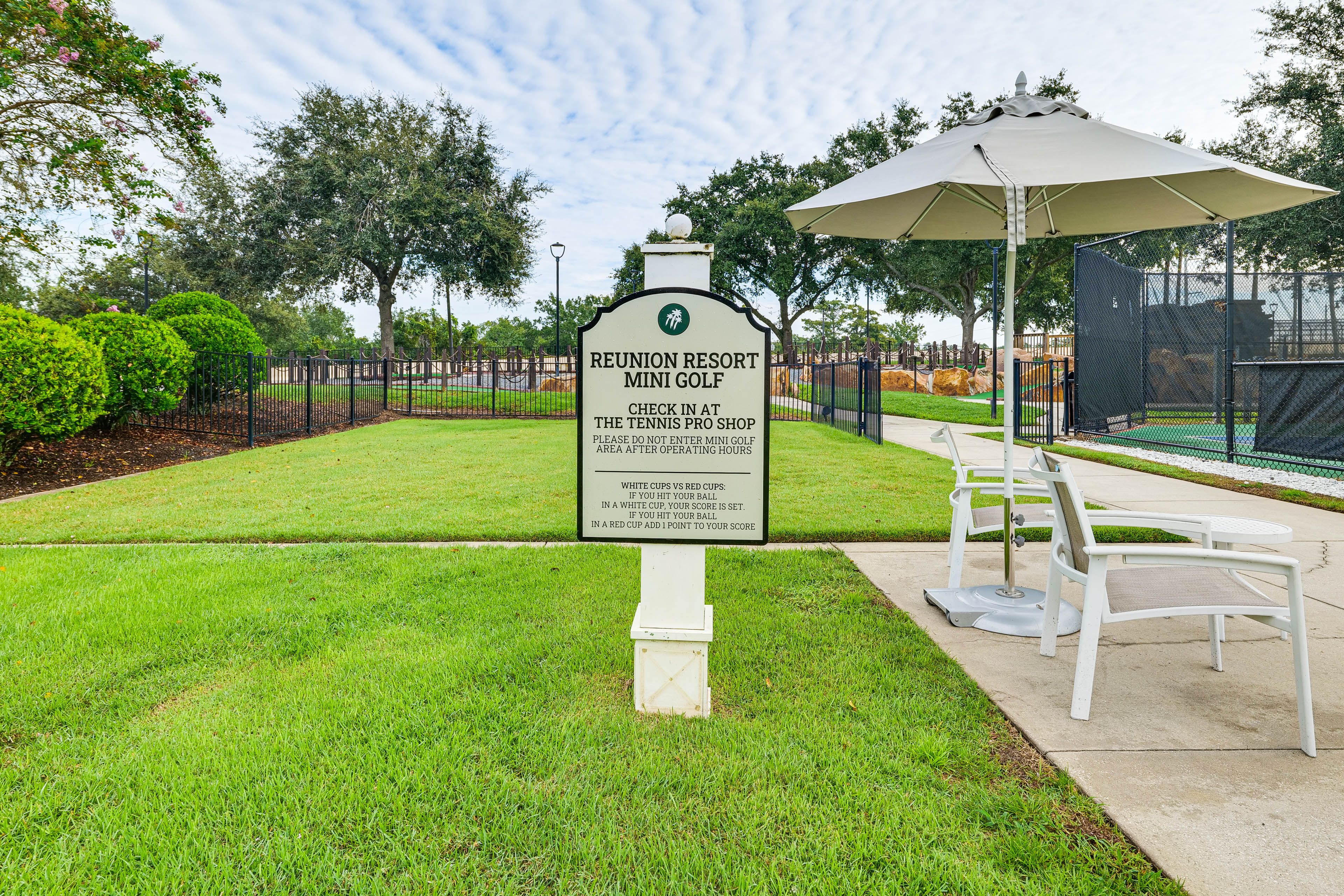 Community Amenities | Mini Golf | Fitness Center | Pool