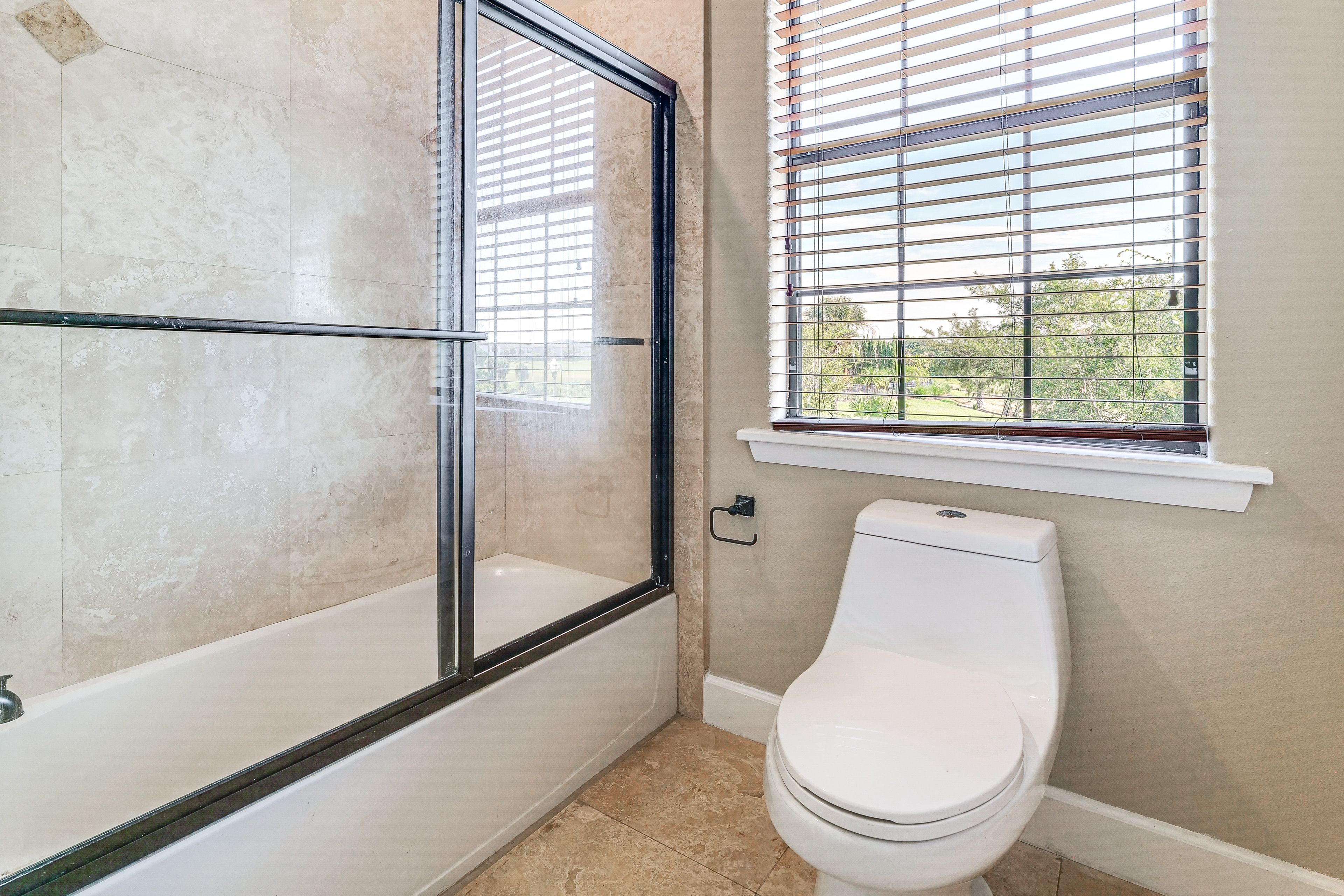 Full Bathroom | Complimentary Toiletries | Towels Provided | Washer/Dryer
