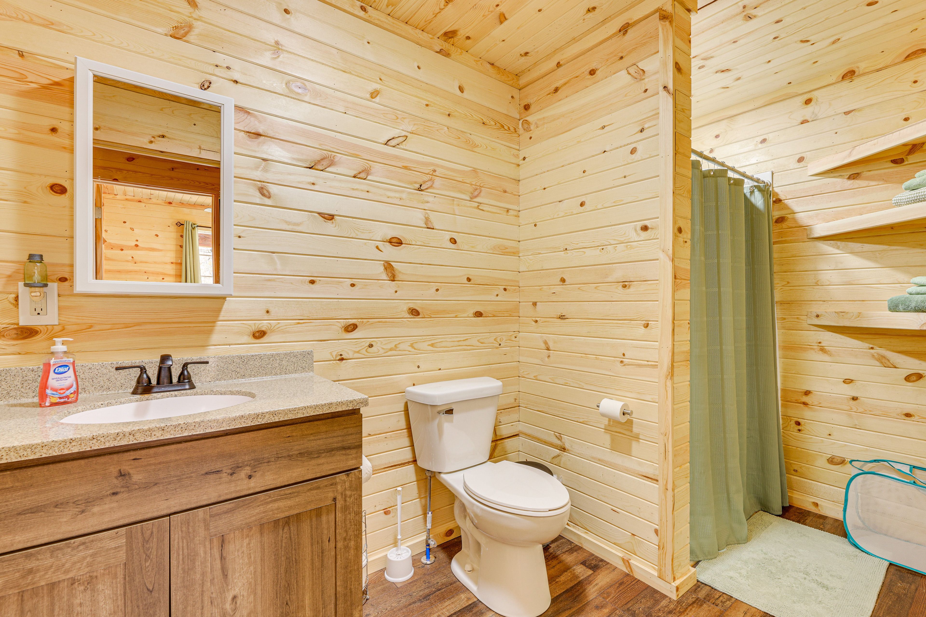 Full Bathroom | 1st Floor | Towels Provided | Hair Dryer