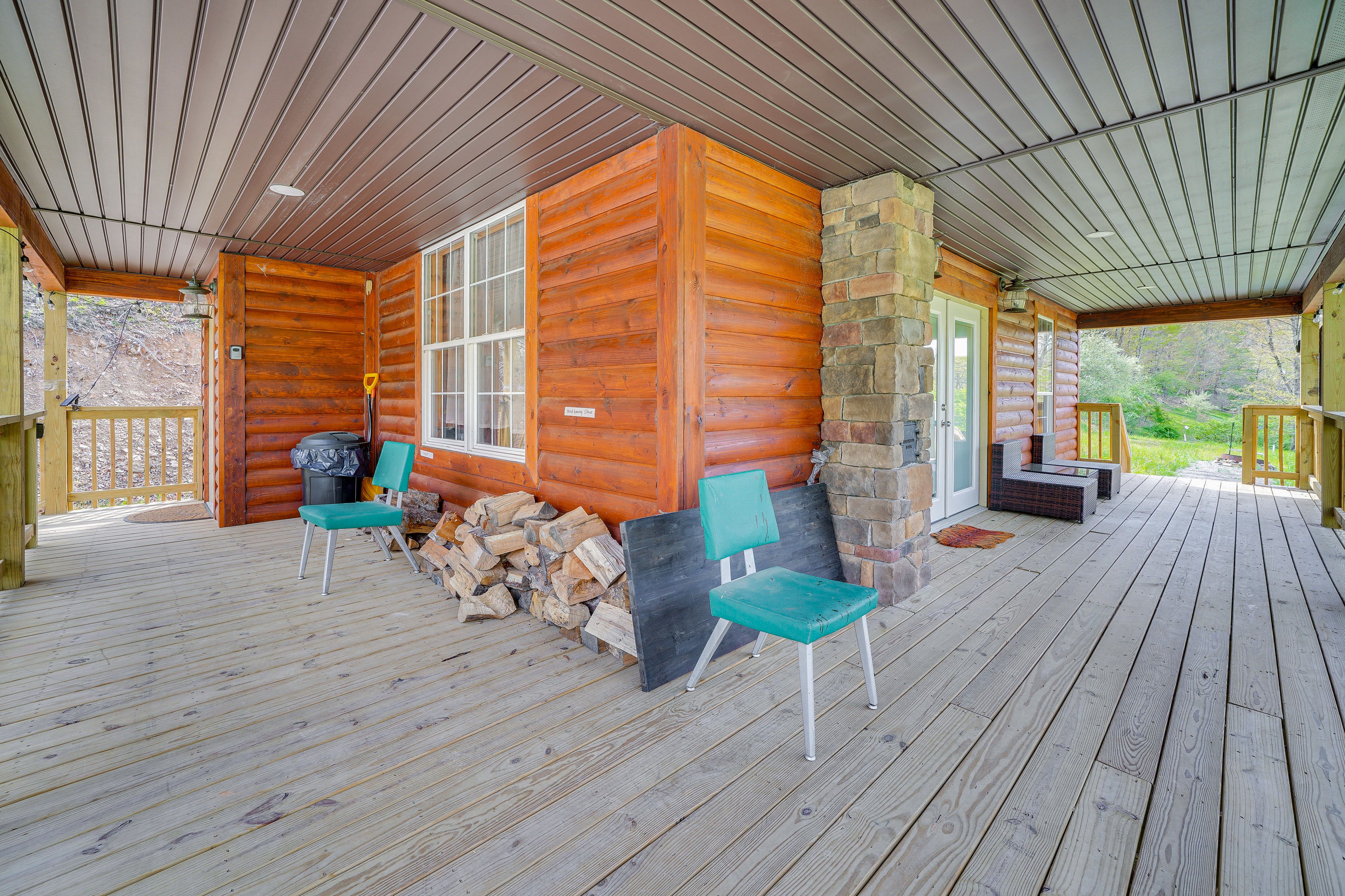 Covered Porch | Outdoor Seating