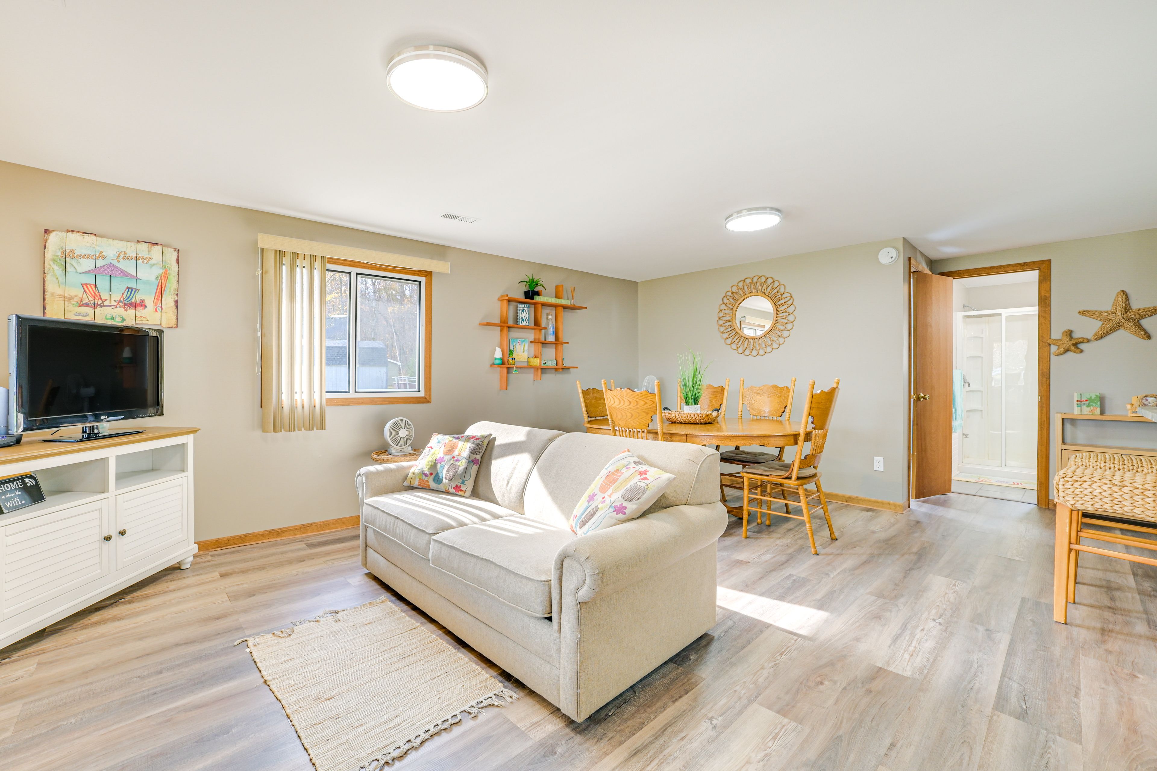 Family Room | Queen Sleeper Sofa | Smart TV