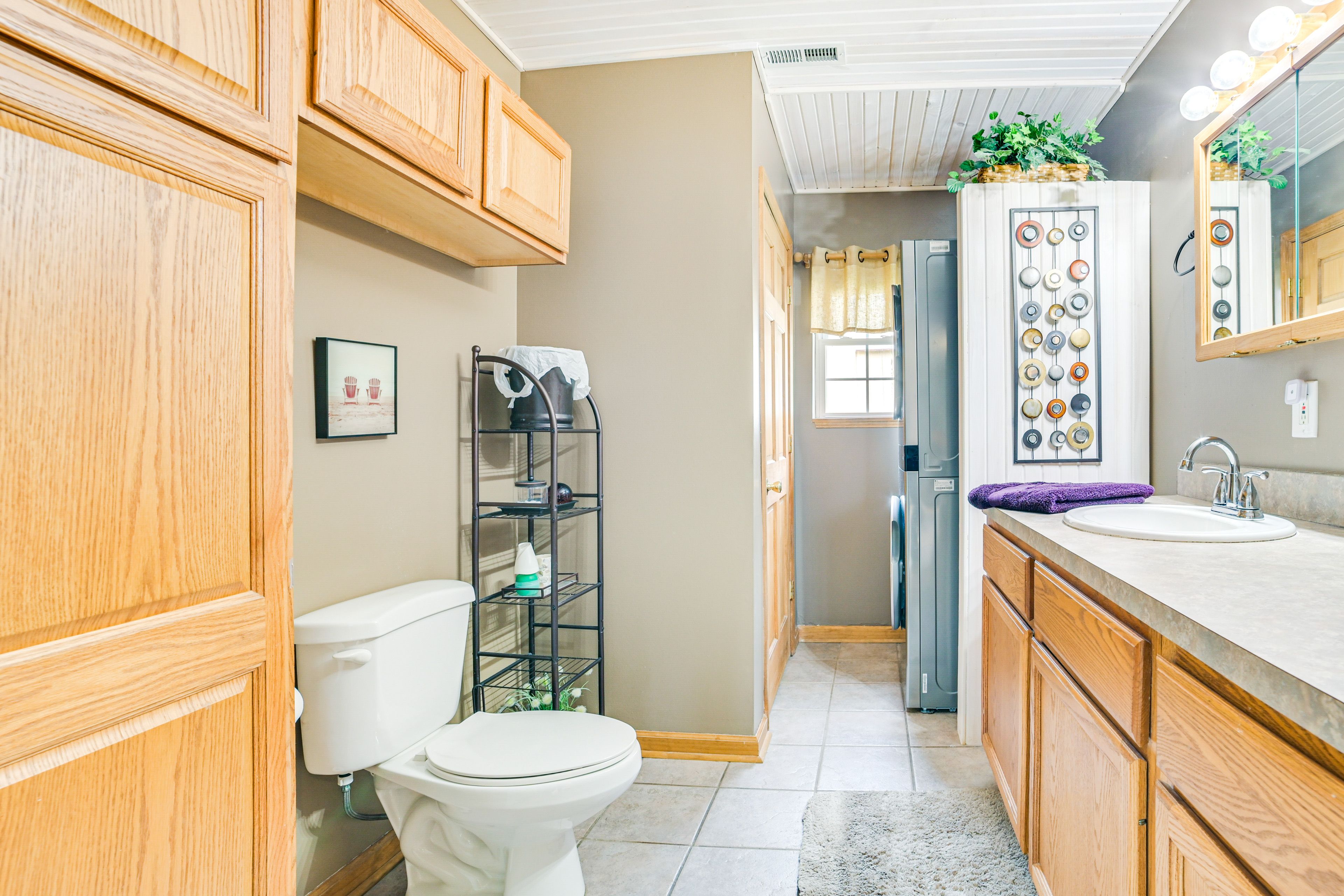 Full Bathroom | Washer & Dryer