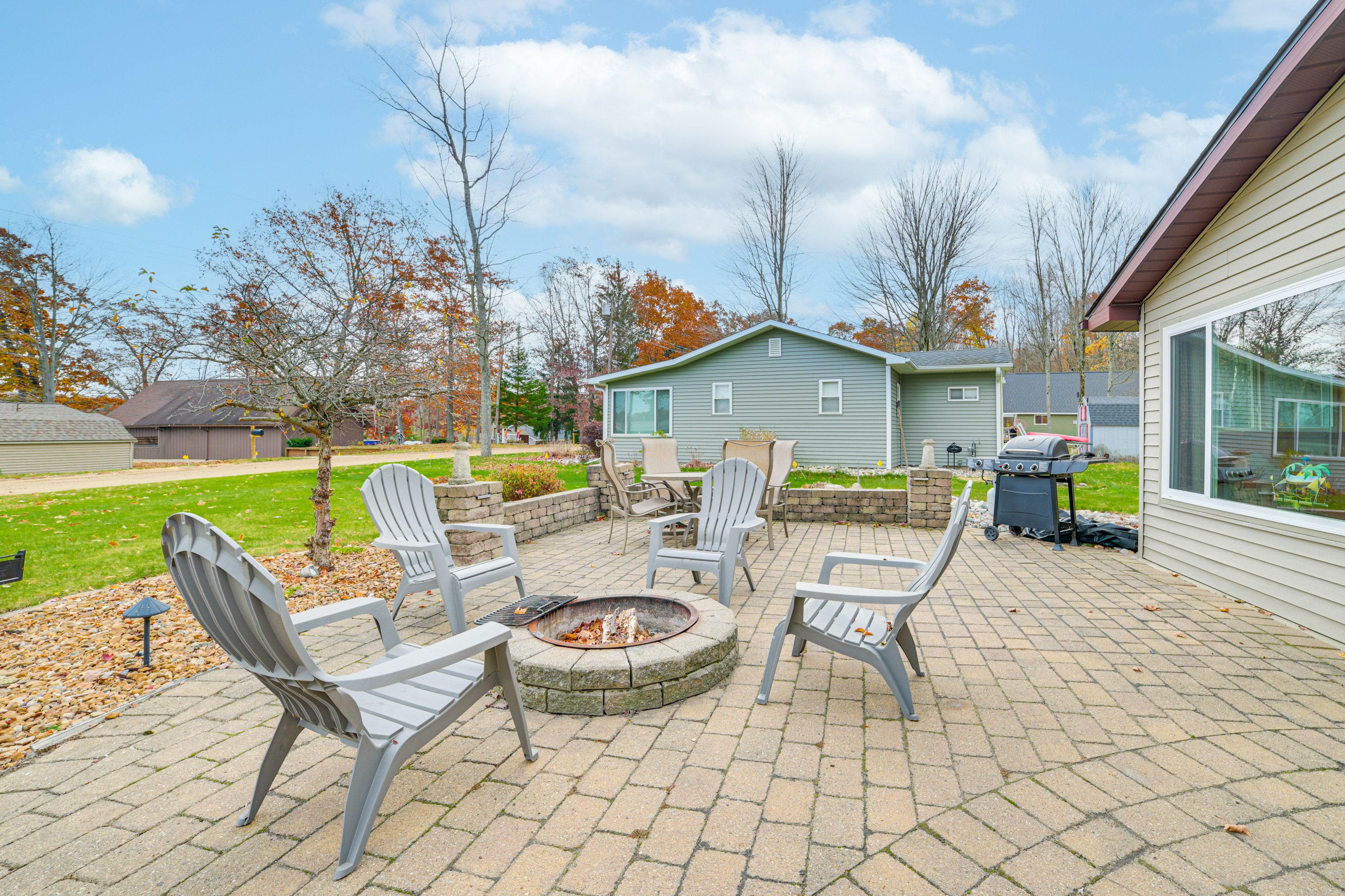 Patio | Fire Pit | Gas Grill | Dining Area