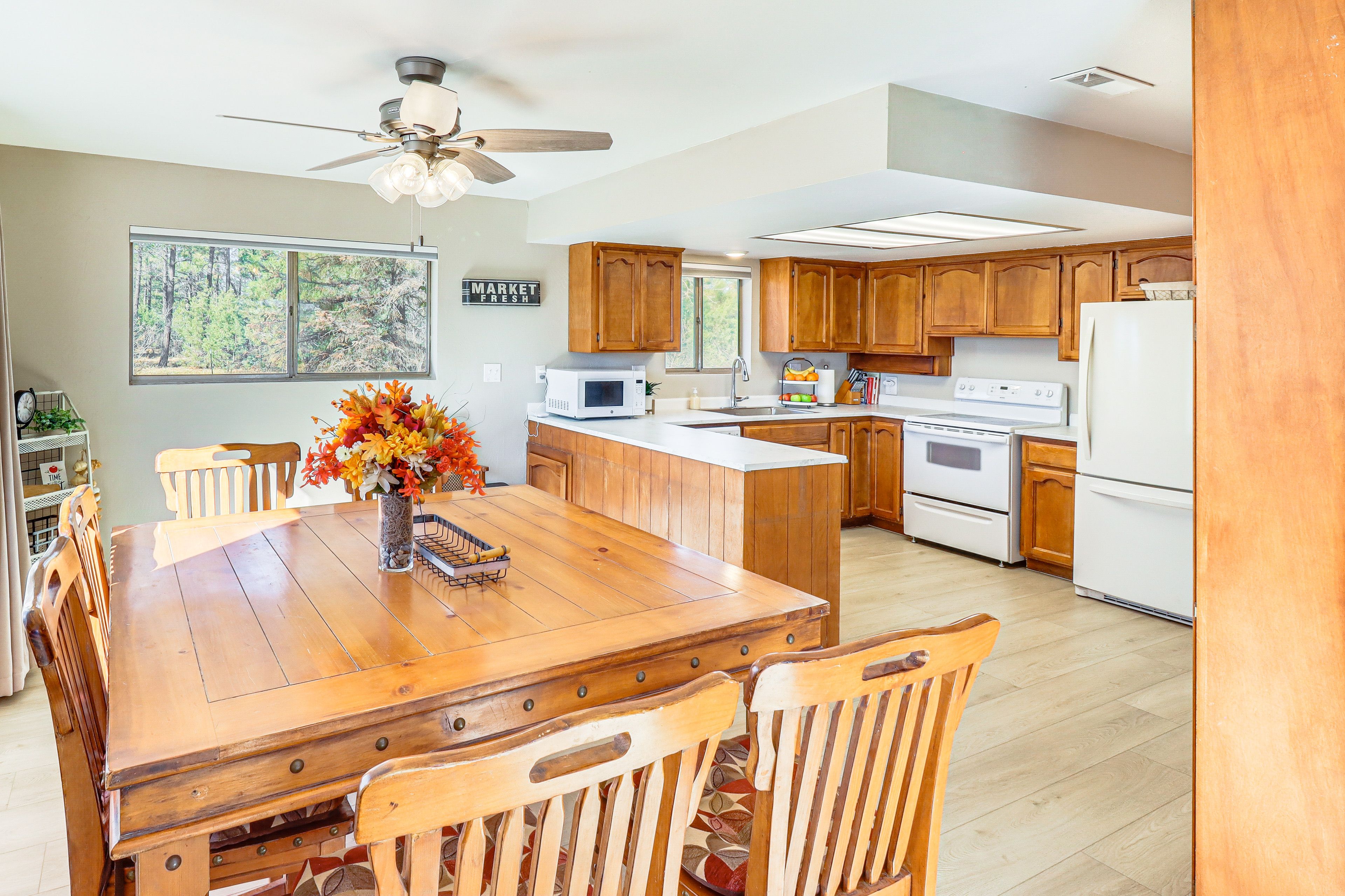 Dining Area | Dining Table | Dishware/Flatware