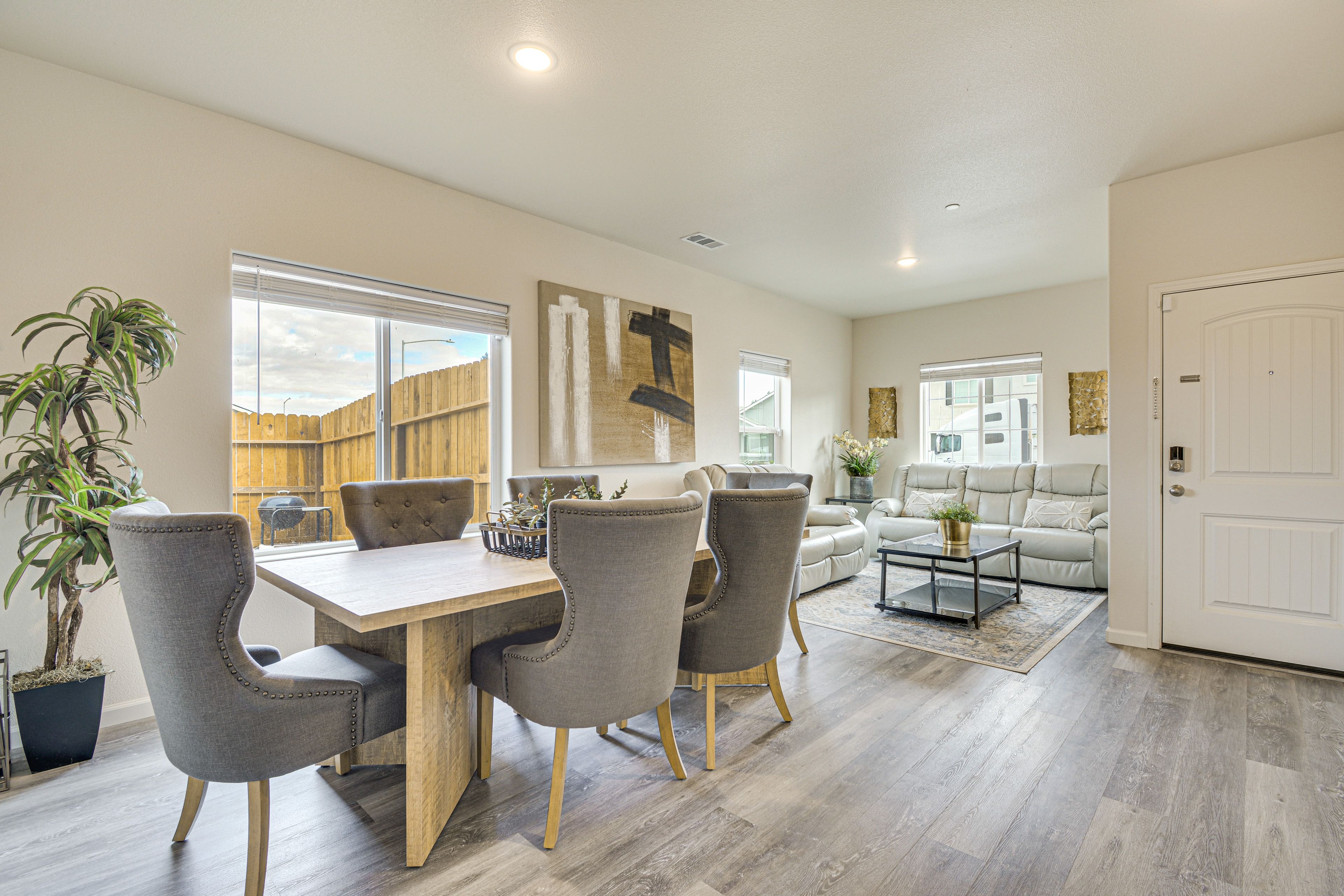 Family Room | Dining Area | Free WiFi | 1st Floor