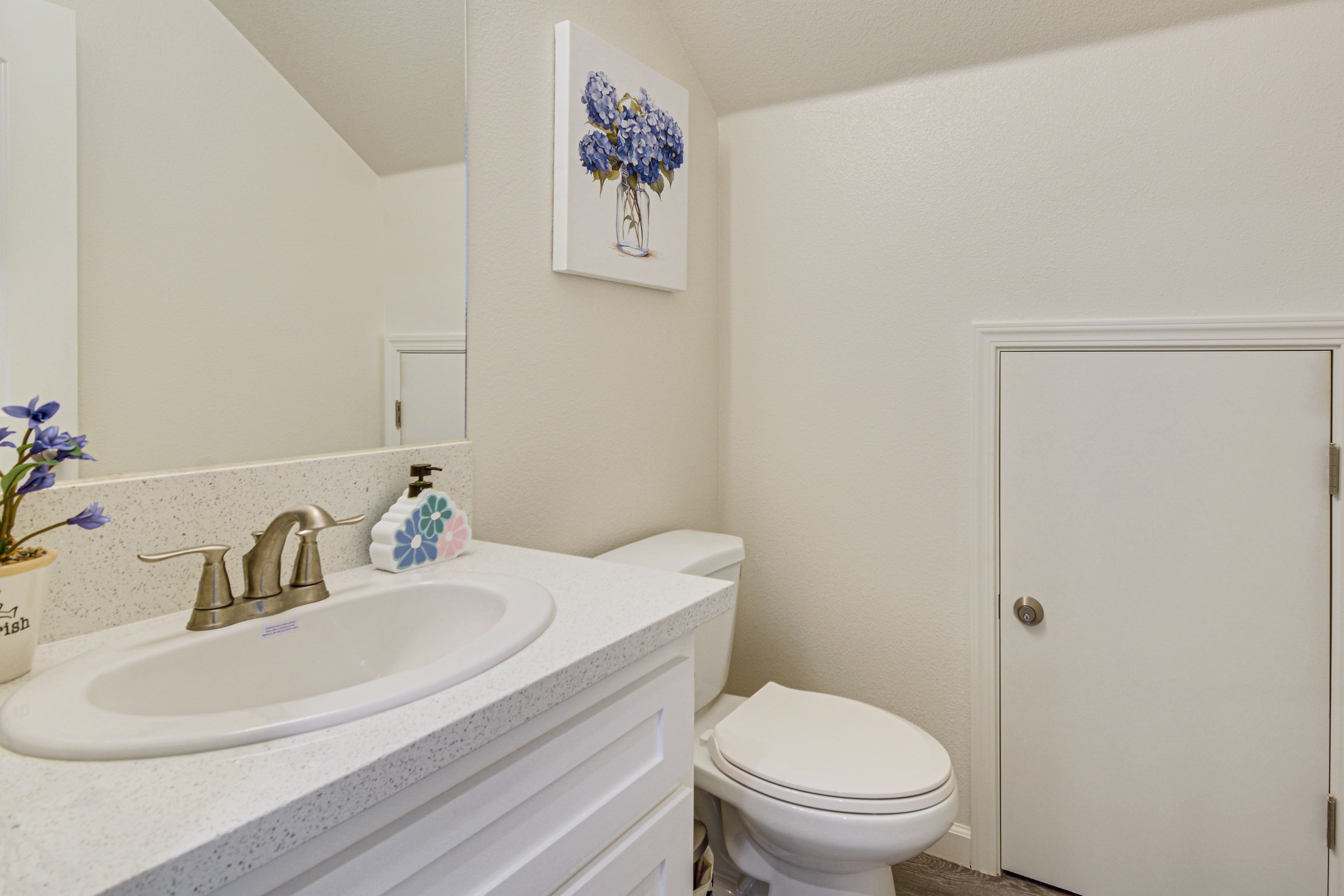Half Bathroom | 1st Floor