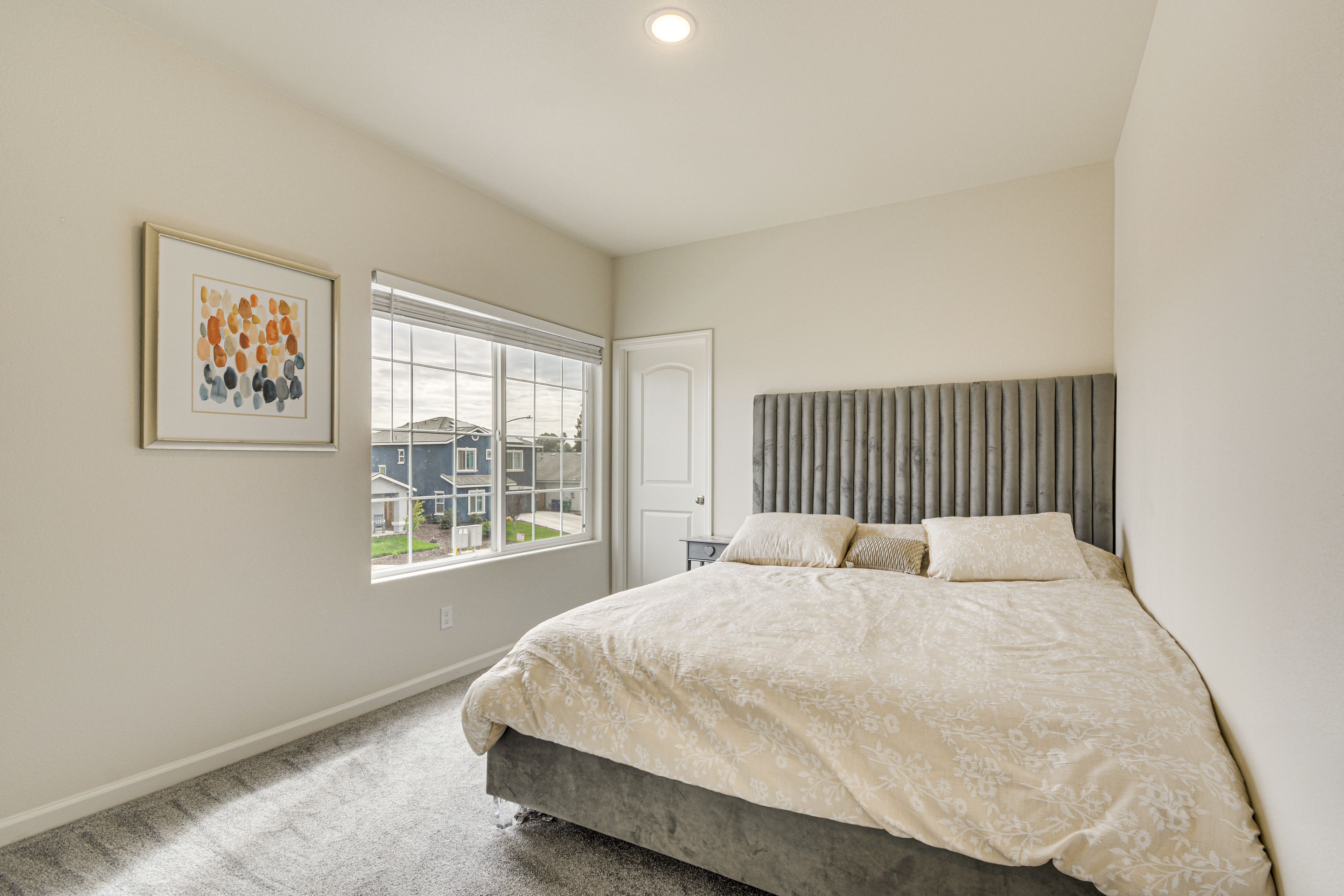 Bedroom 2 | King Bed | Smart TV | 2nd Floor