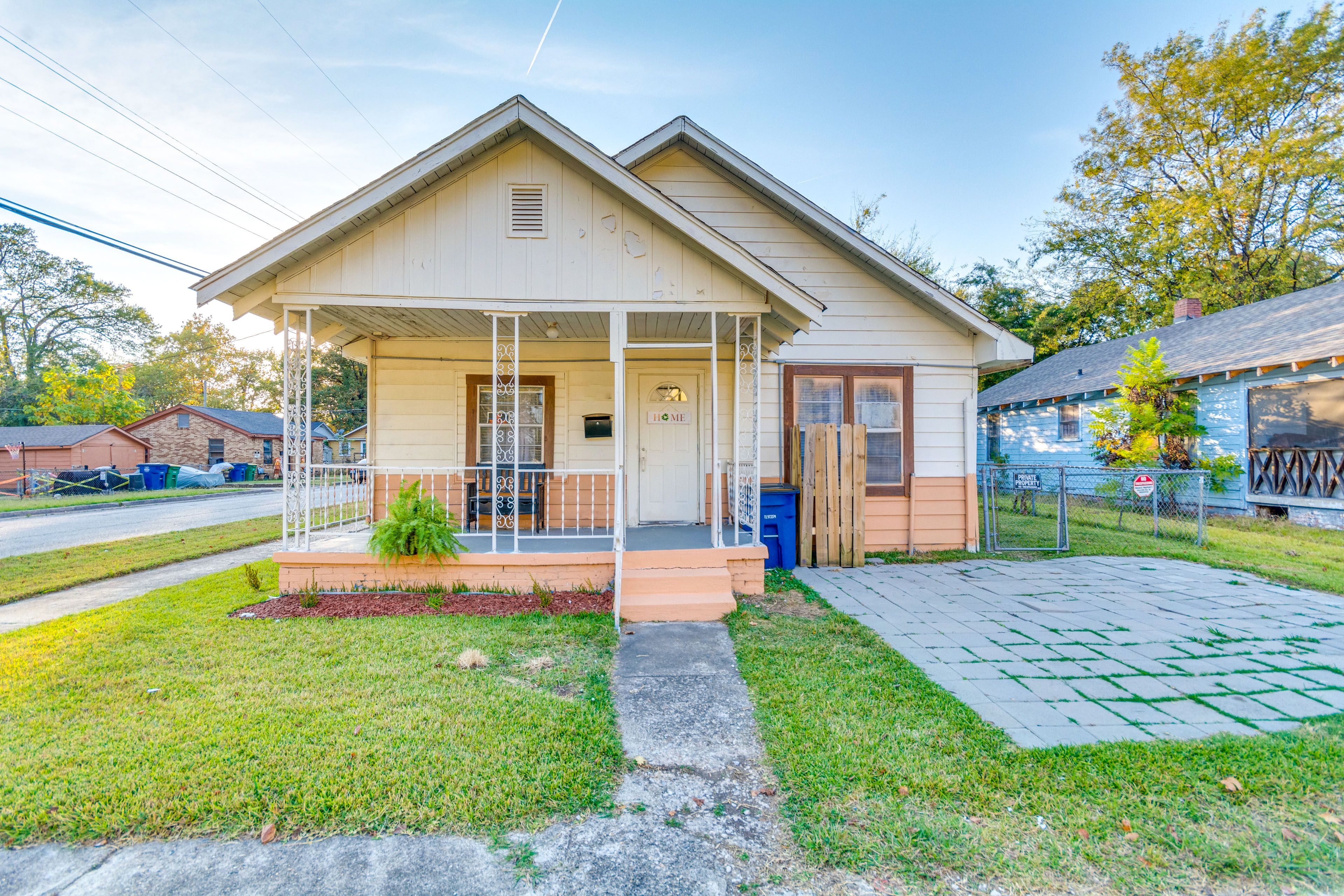 North Little Rock Vacation Rental | Studio | 1BA | 450 Sq Ft | 3 Steps to Enter