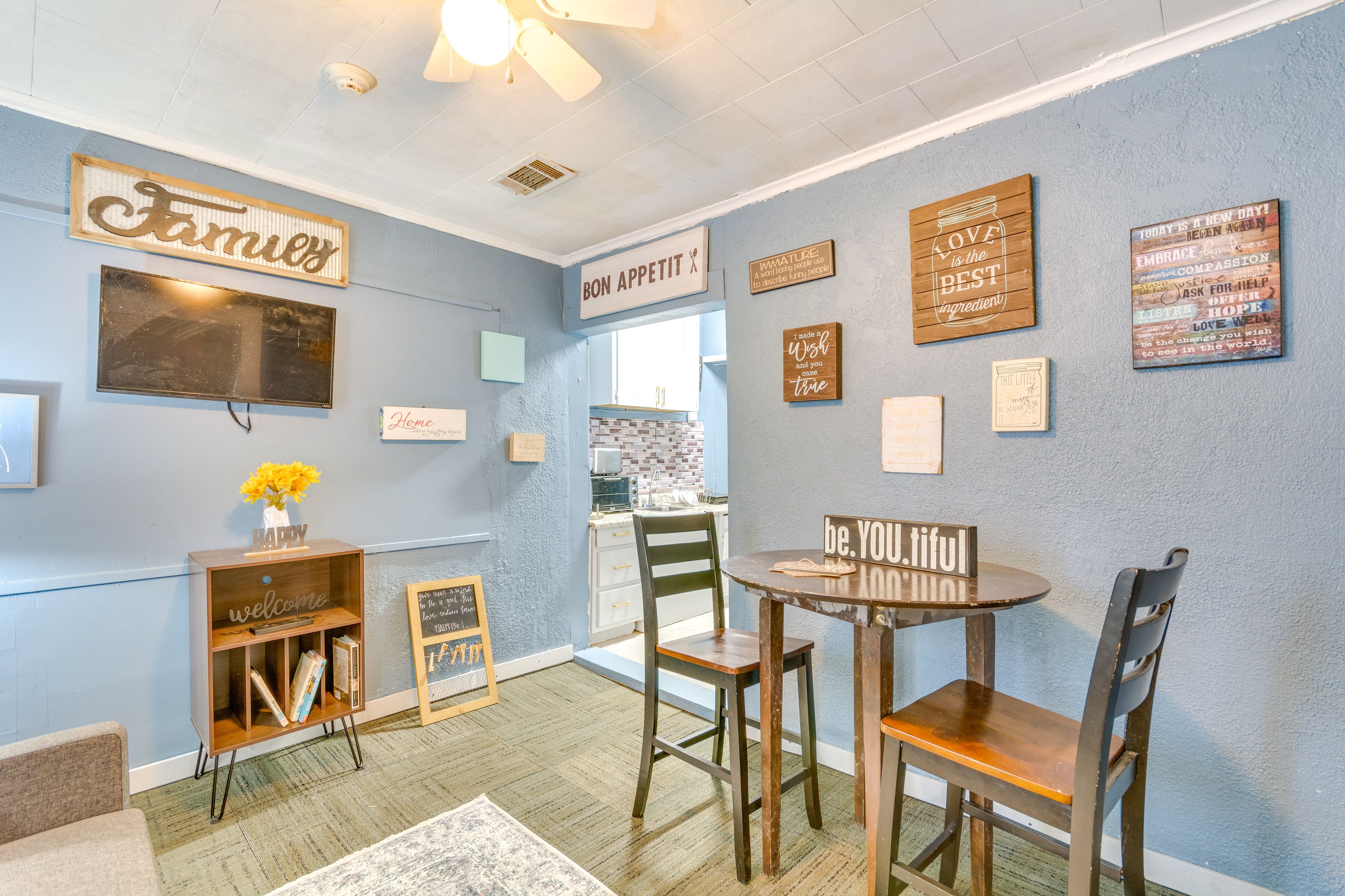 Dining Area | Dishware/Flatware