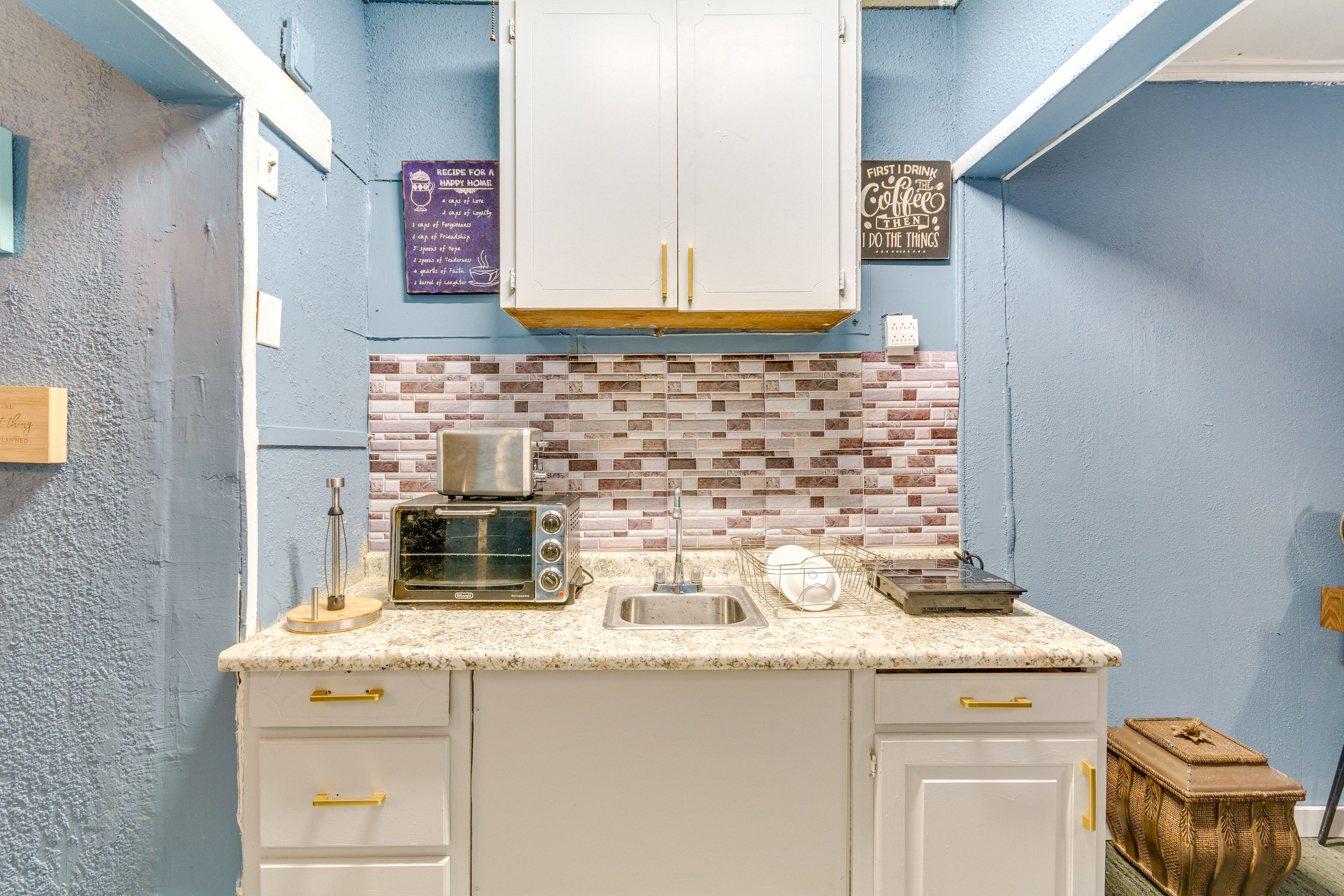 Kitchenette | Cooking Basics | Drip Coffee Maker | Toaster | Toaster Oven