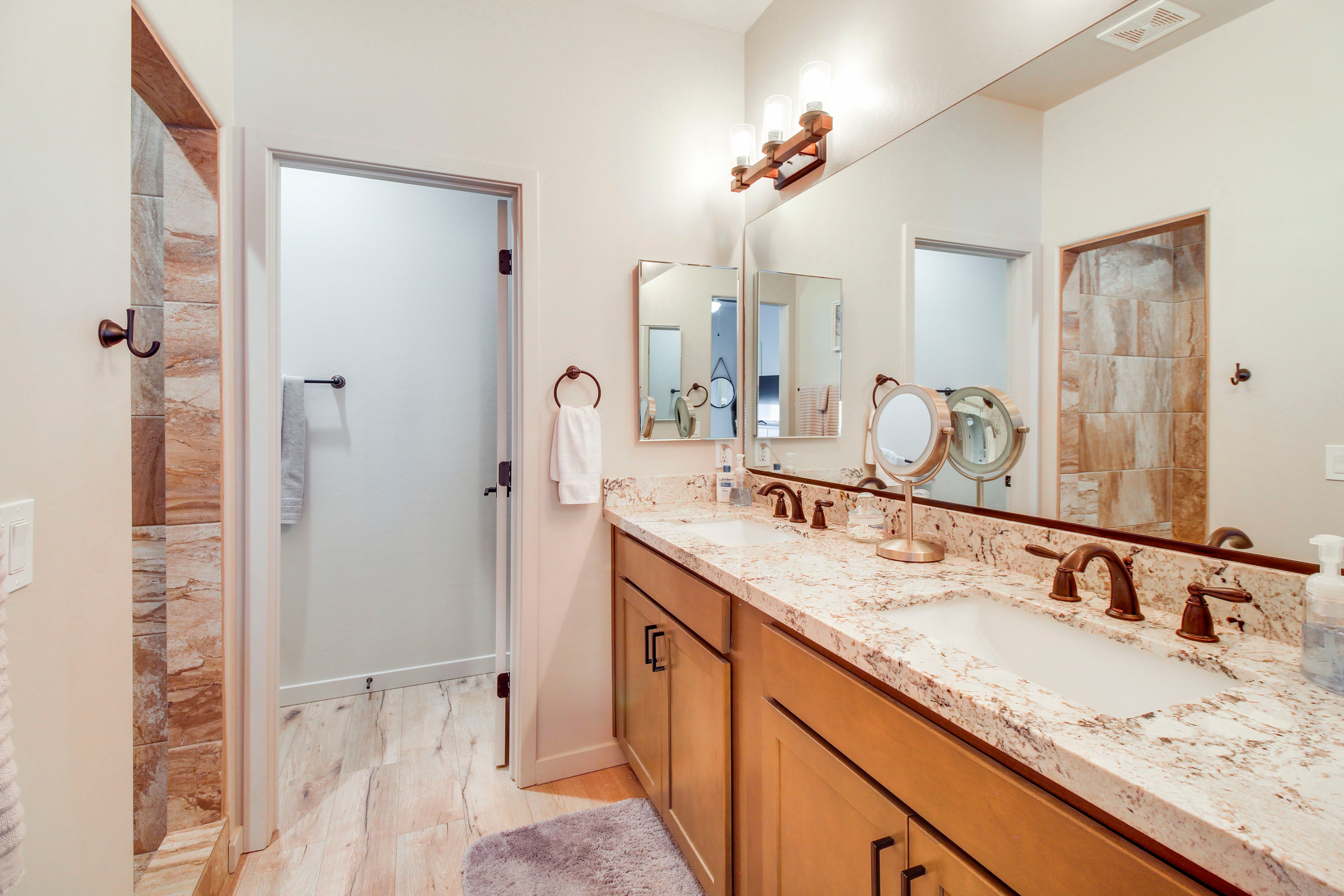 En-Suite Bathroom | Complimentary Toiletries | Hair Dryer