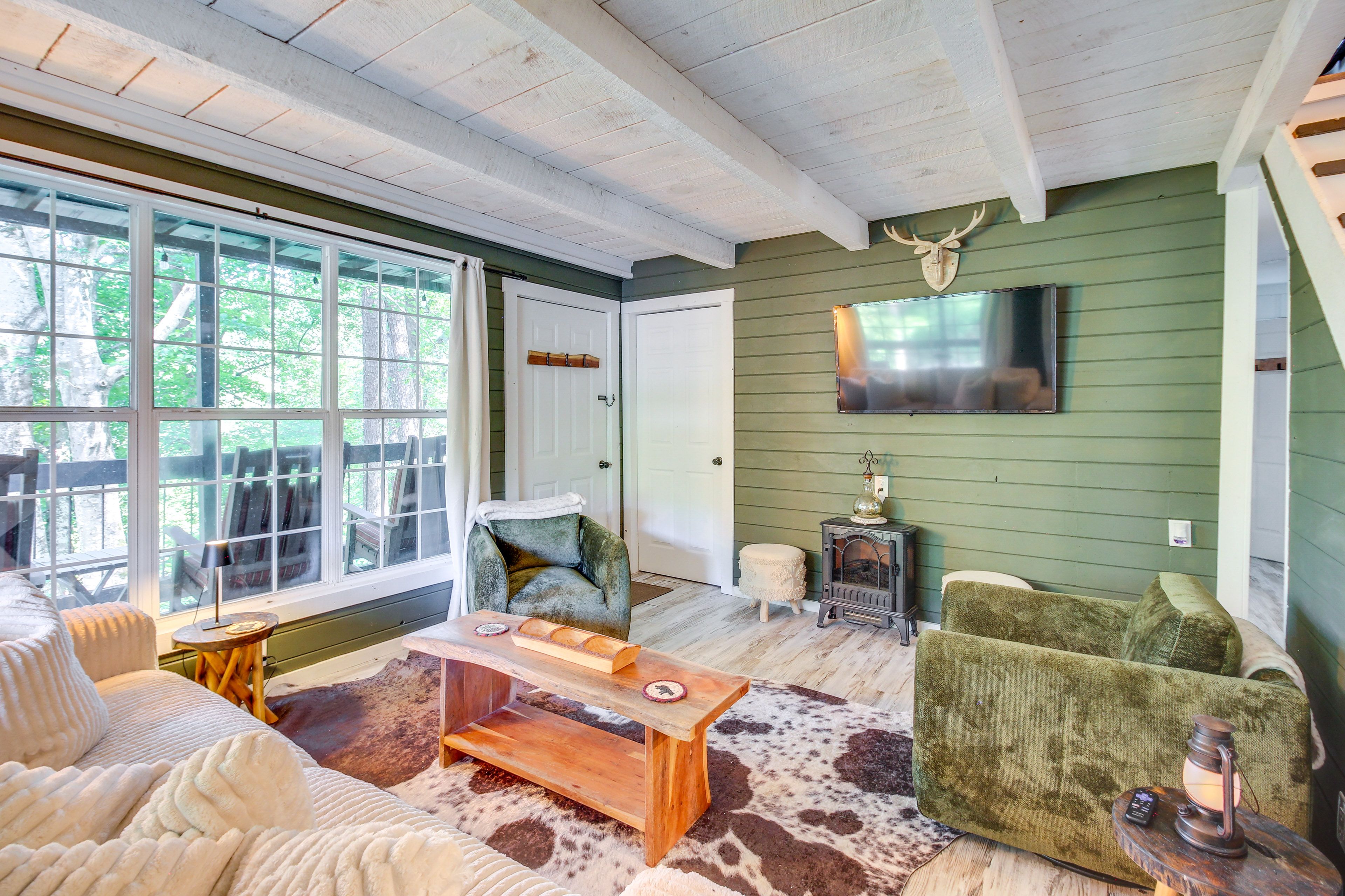 Talking Rock Vacation Rental | 3BR | 2BA | Stairs Required | 1,440 Sq Ft