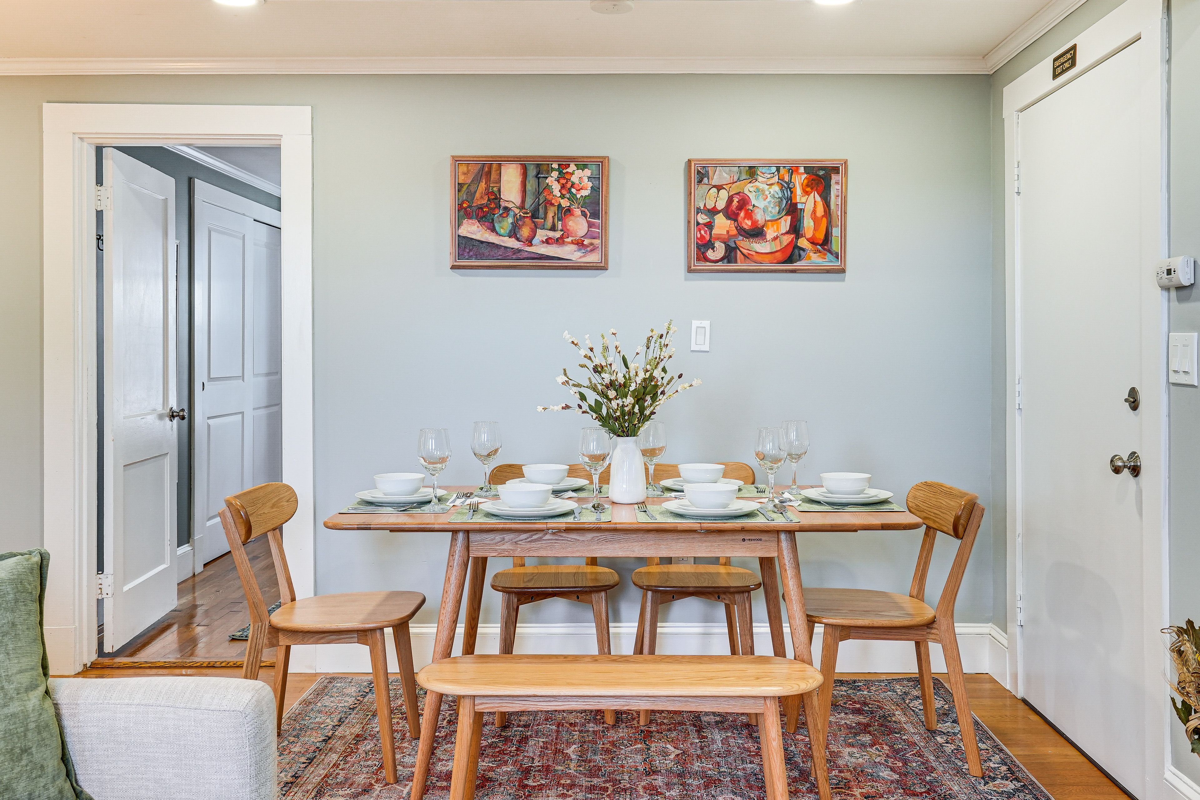 Dining Area | Dishware/Flatware Provided