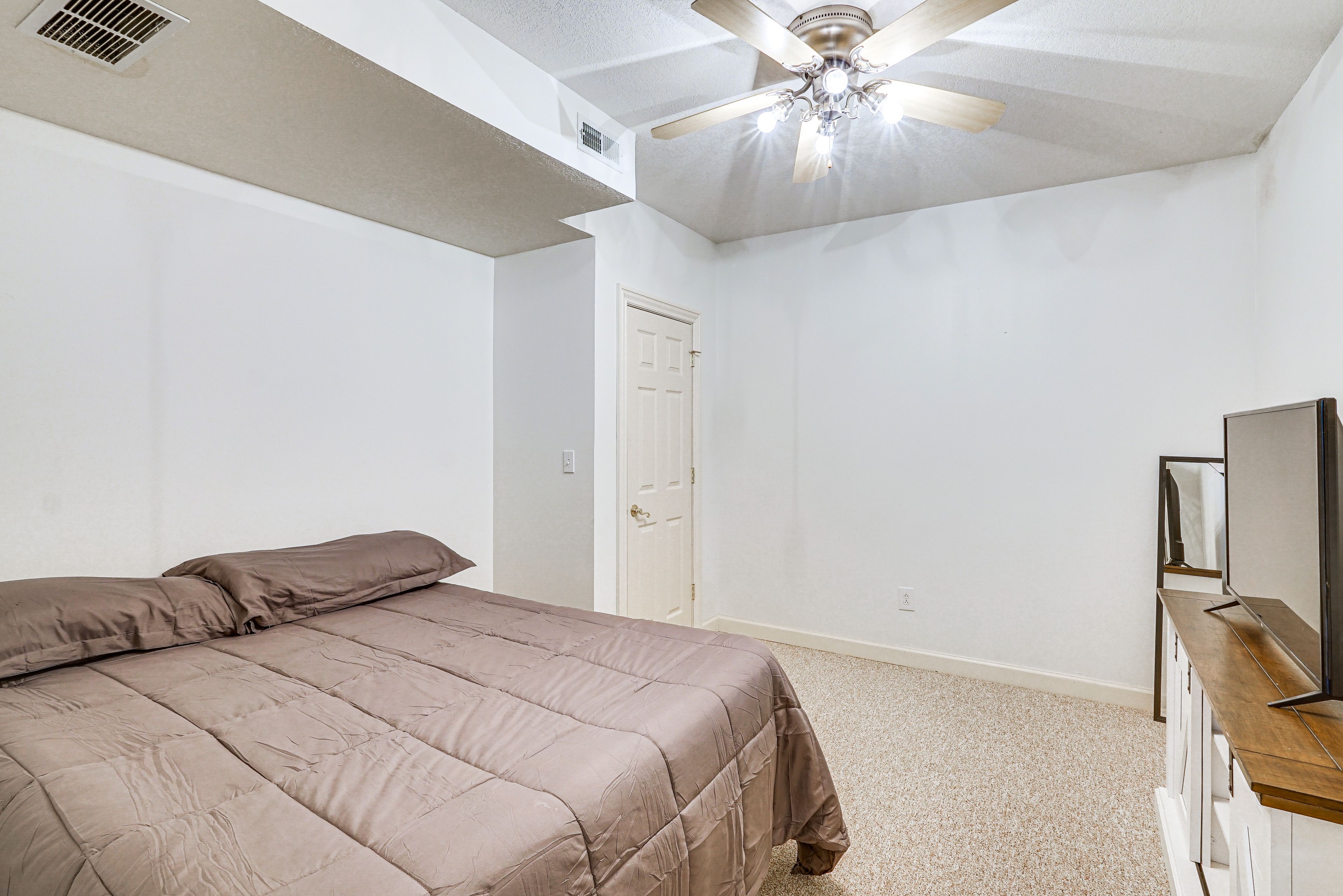 Bedroom 2 | Queen Bed | Flat-Screen TV