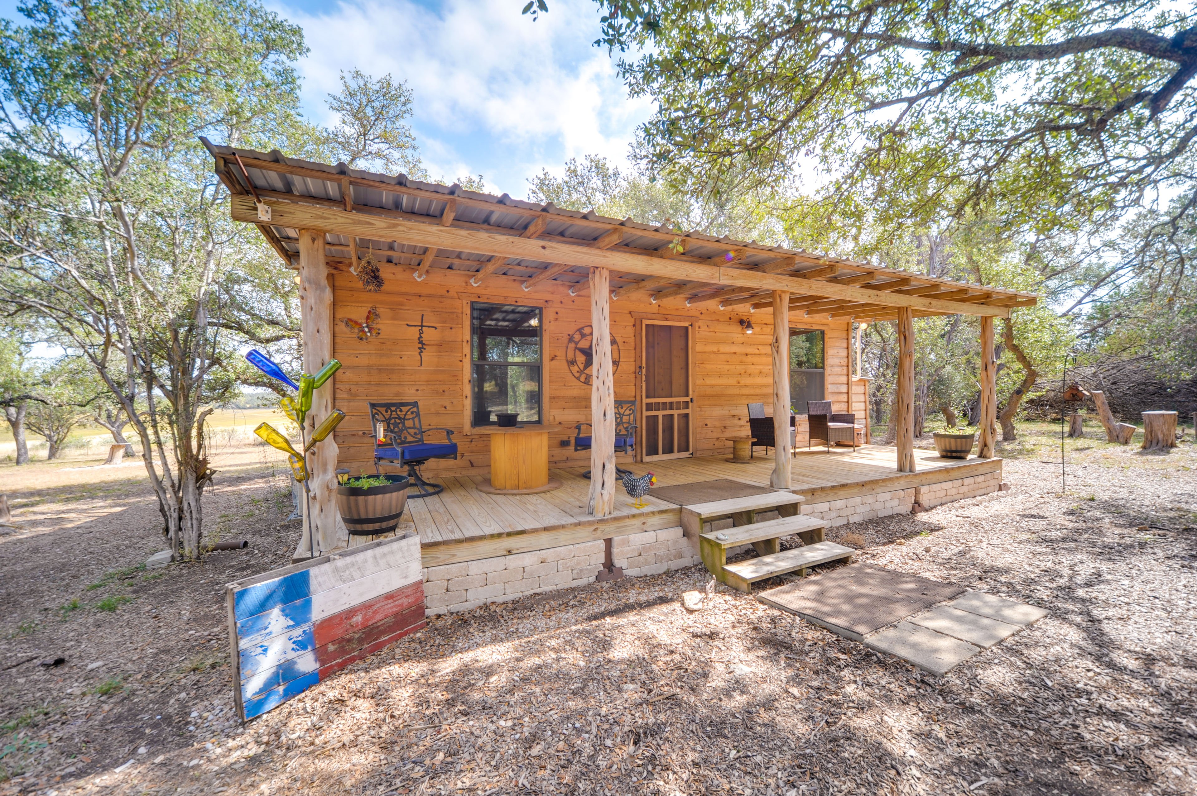 Johnson City Vacation Rental | Studio | 1BA | 420 Sq Ft | 3 Steps to Enter