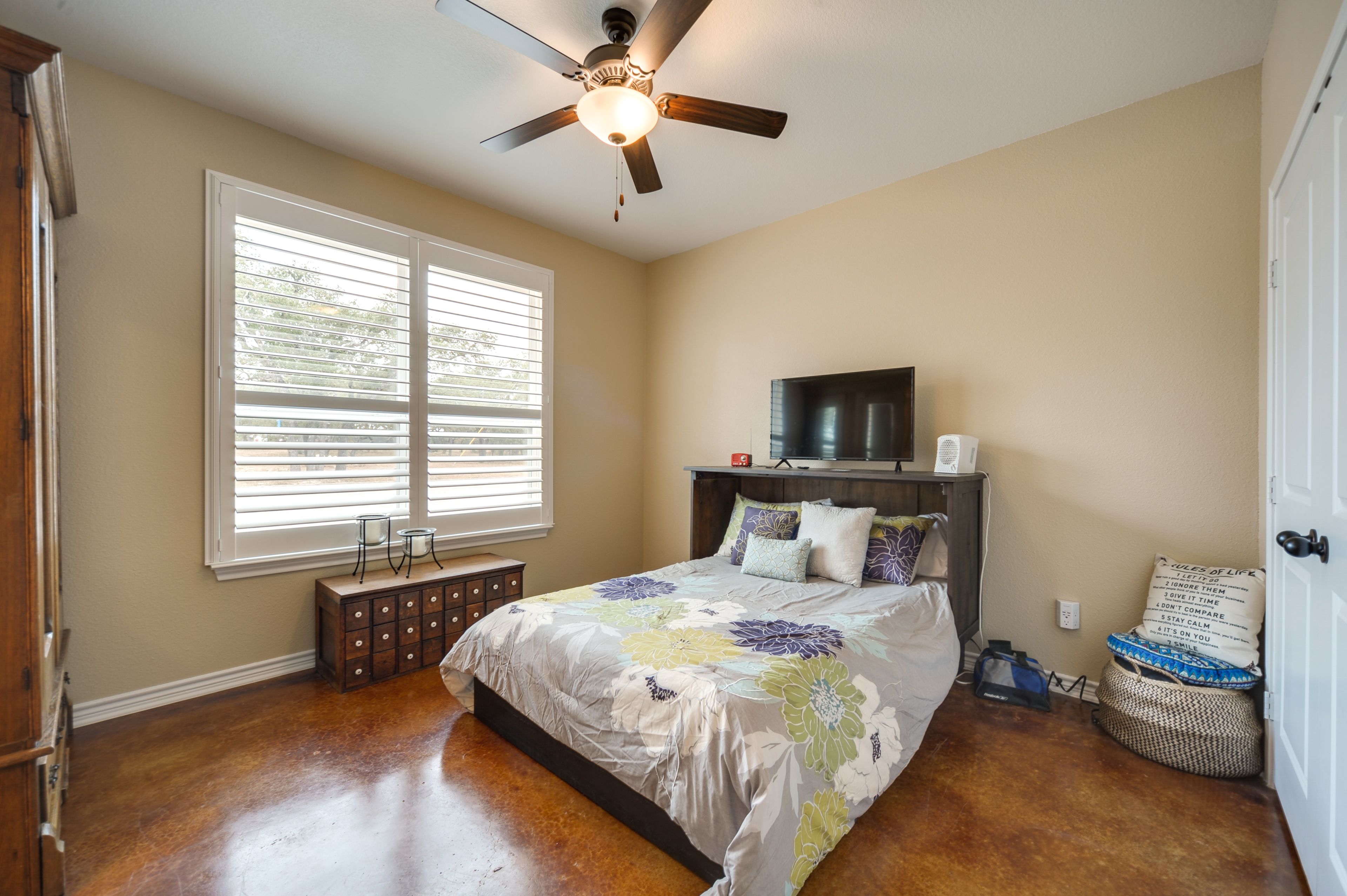 Bedroom 3 | Queen Murphy Bed