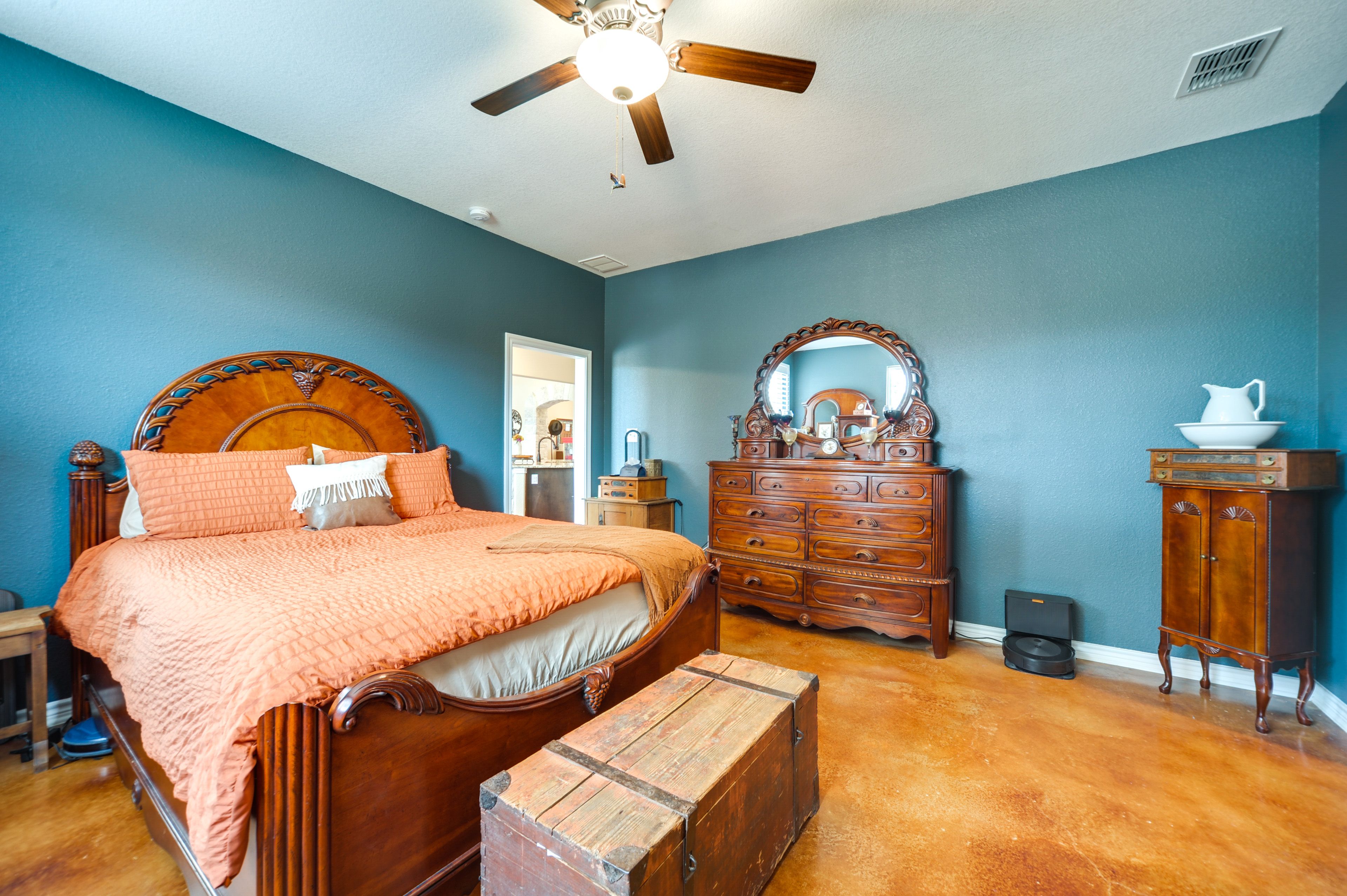 Bedroom 1 | Queen Bed