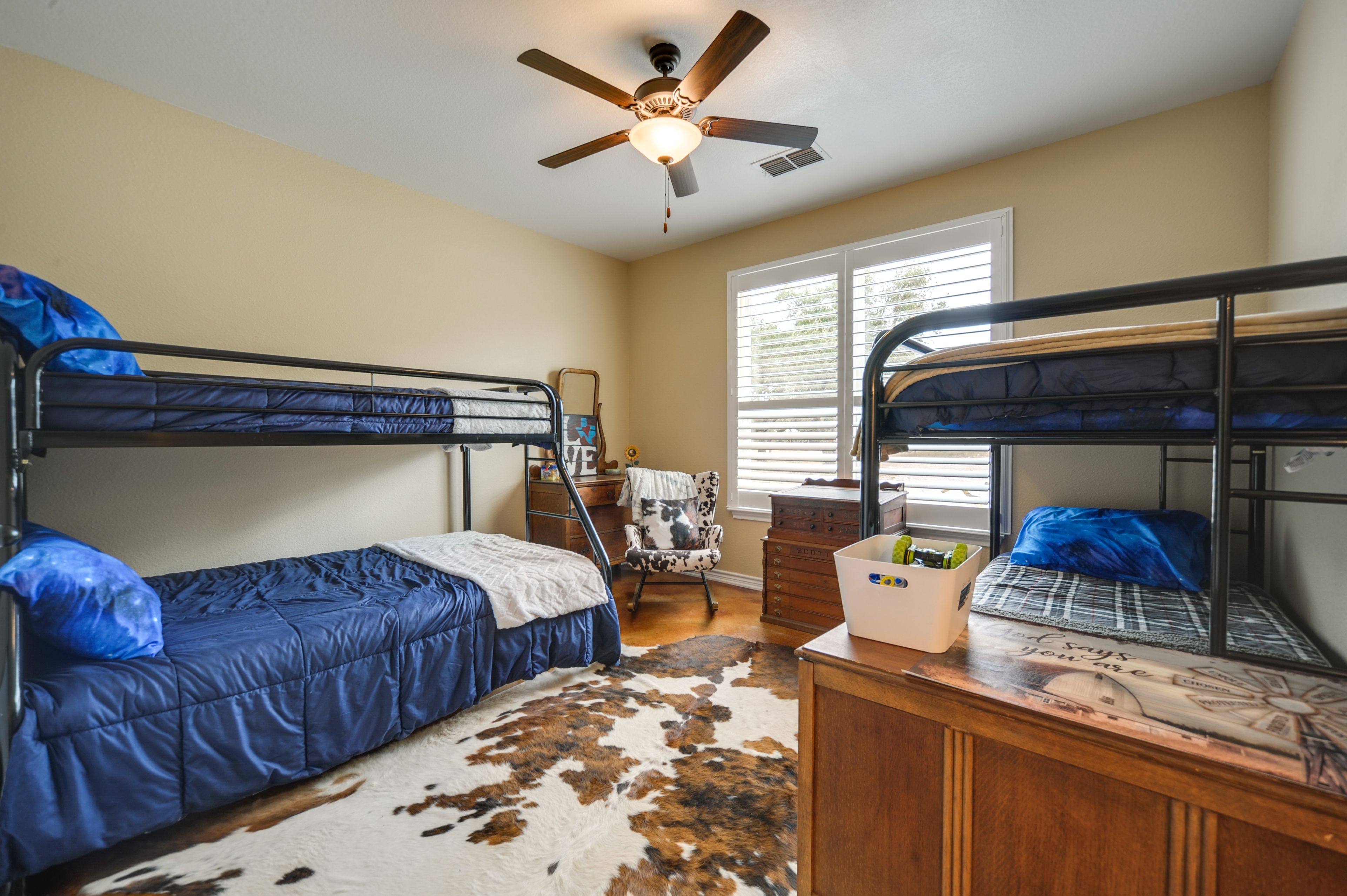 Bedroom 2 | Twin/Full Bunk Bed | Twin Bunk Bed