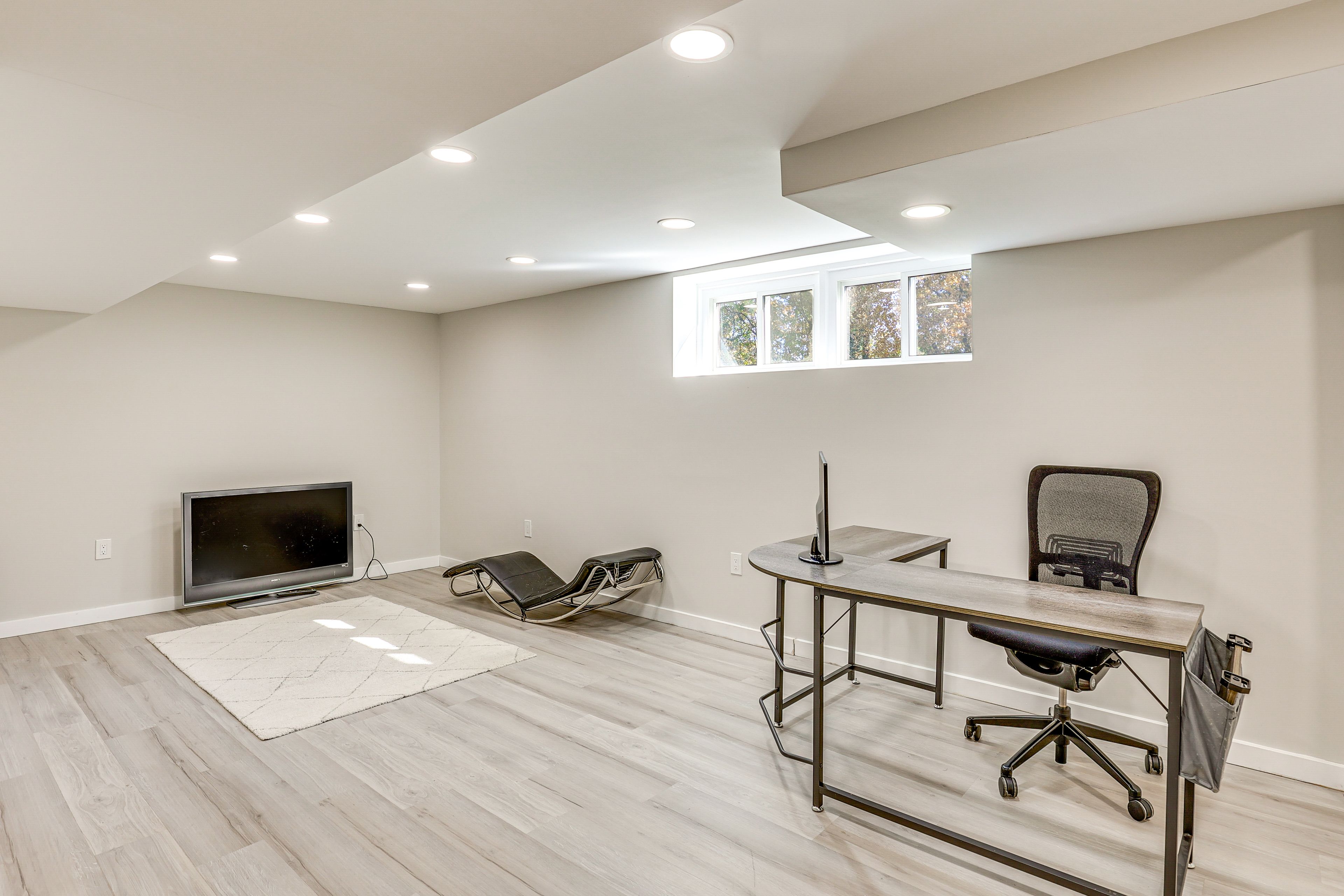 Home Office | Lower Level | Smart TV