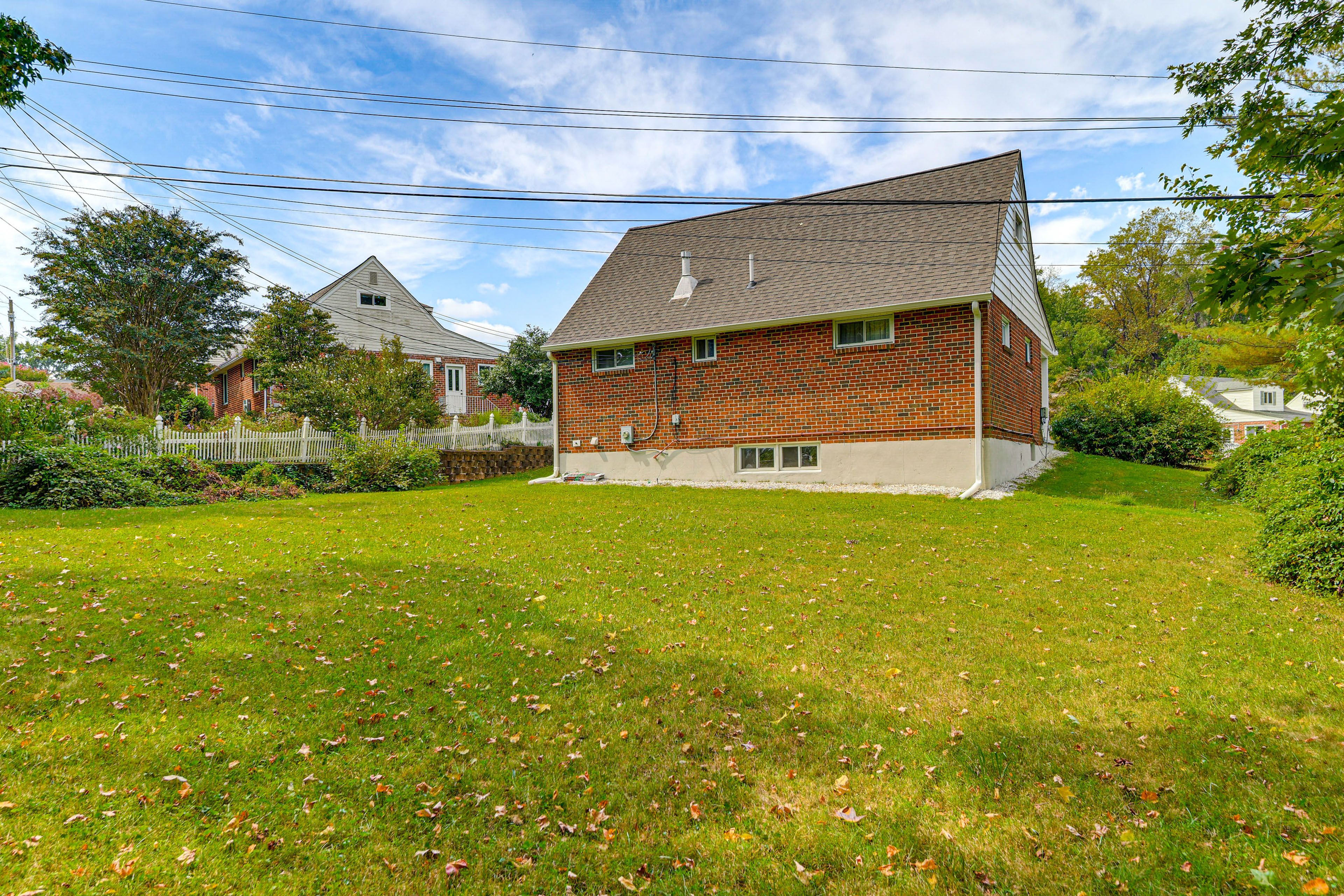 Backyard | 3-Story House | Self Check-In | 7 Mi to M&T Bank Stadium