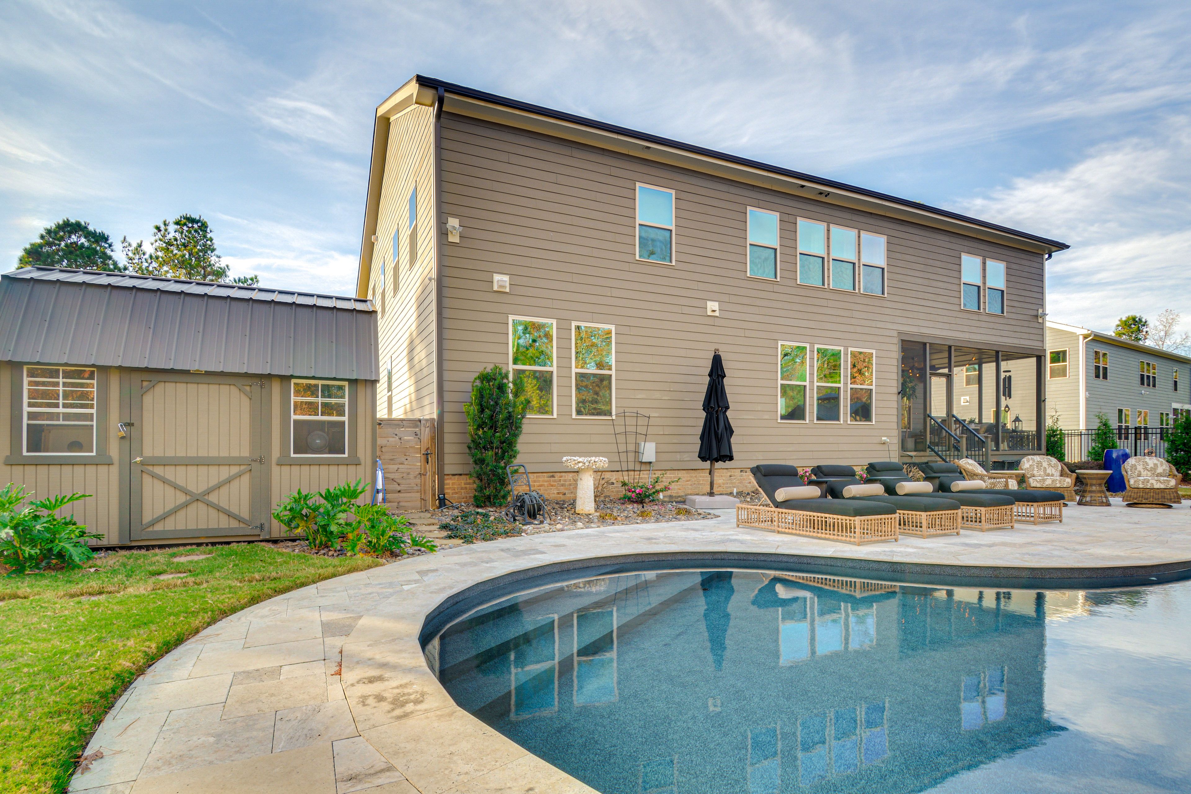 Private Outdoor Pool (Depth 3.5'-8')