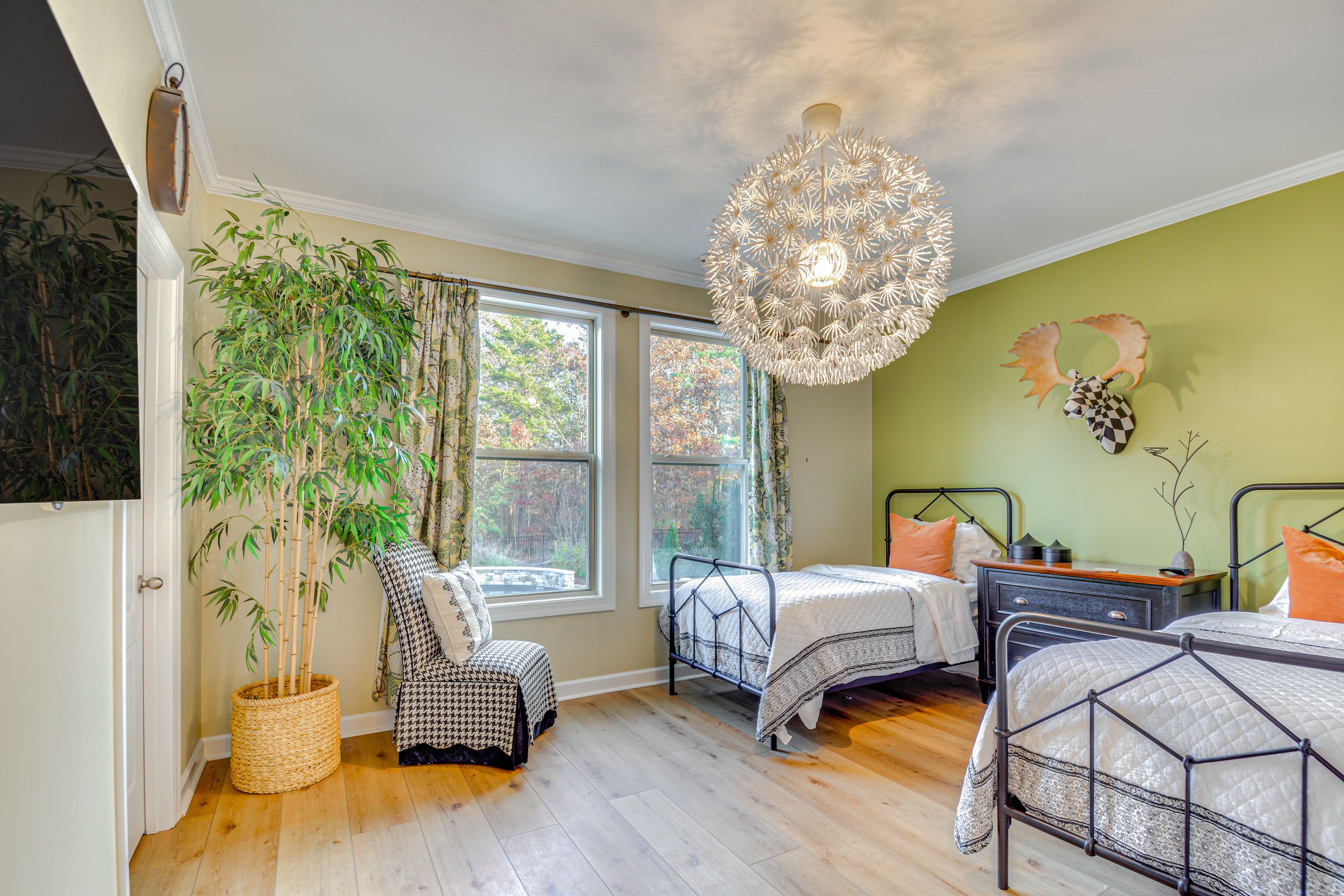 Bedroom 6 | 1st Floor | 2 Twin Beds | Flat-Screen TV