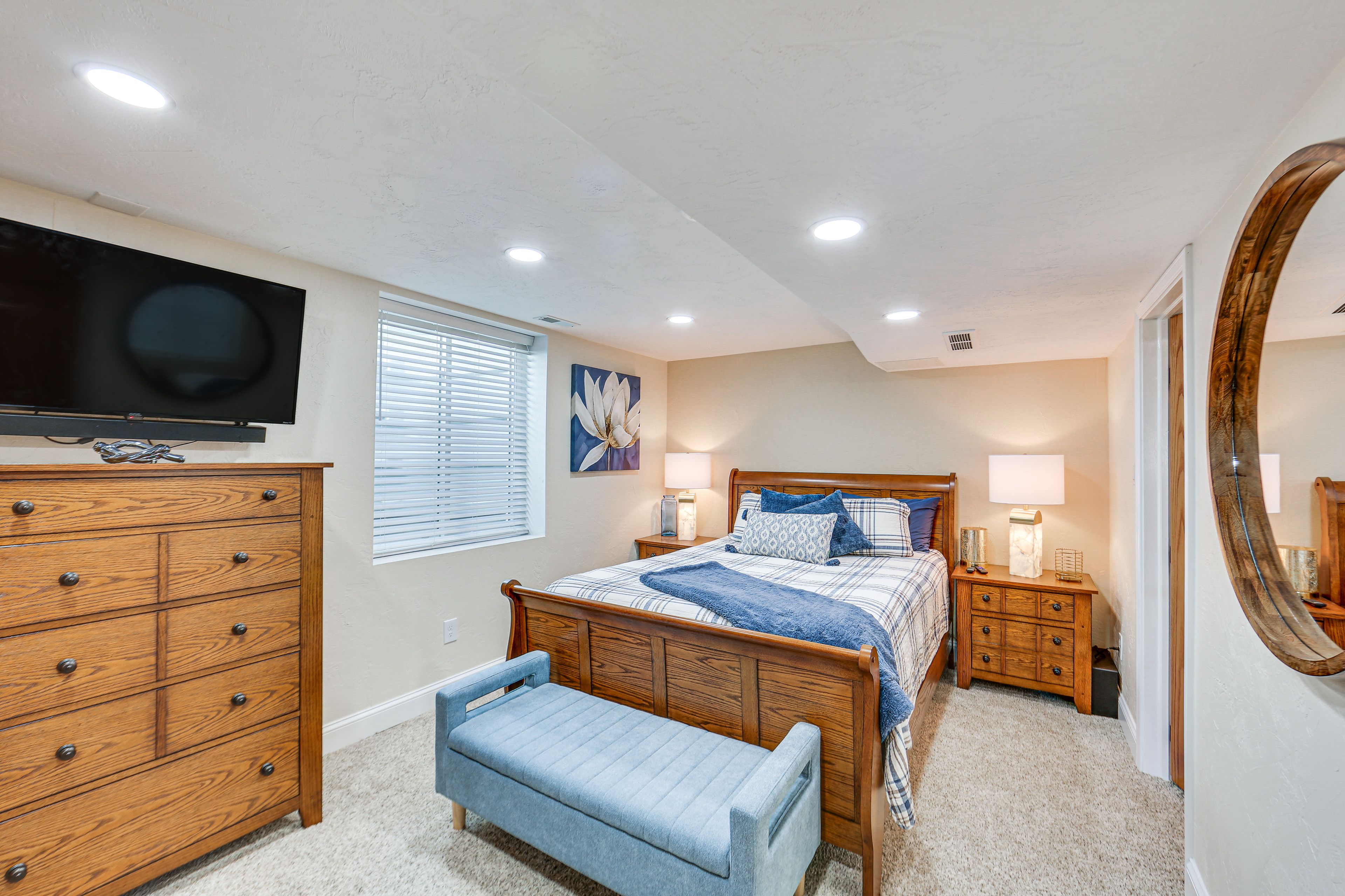 Bedroom | Queen Bed