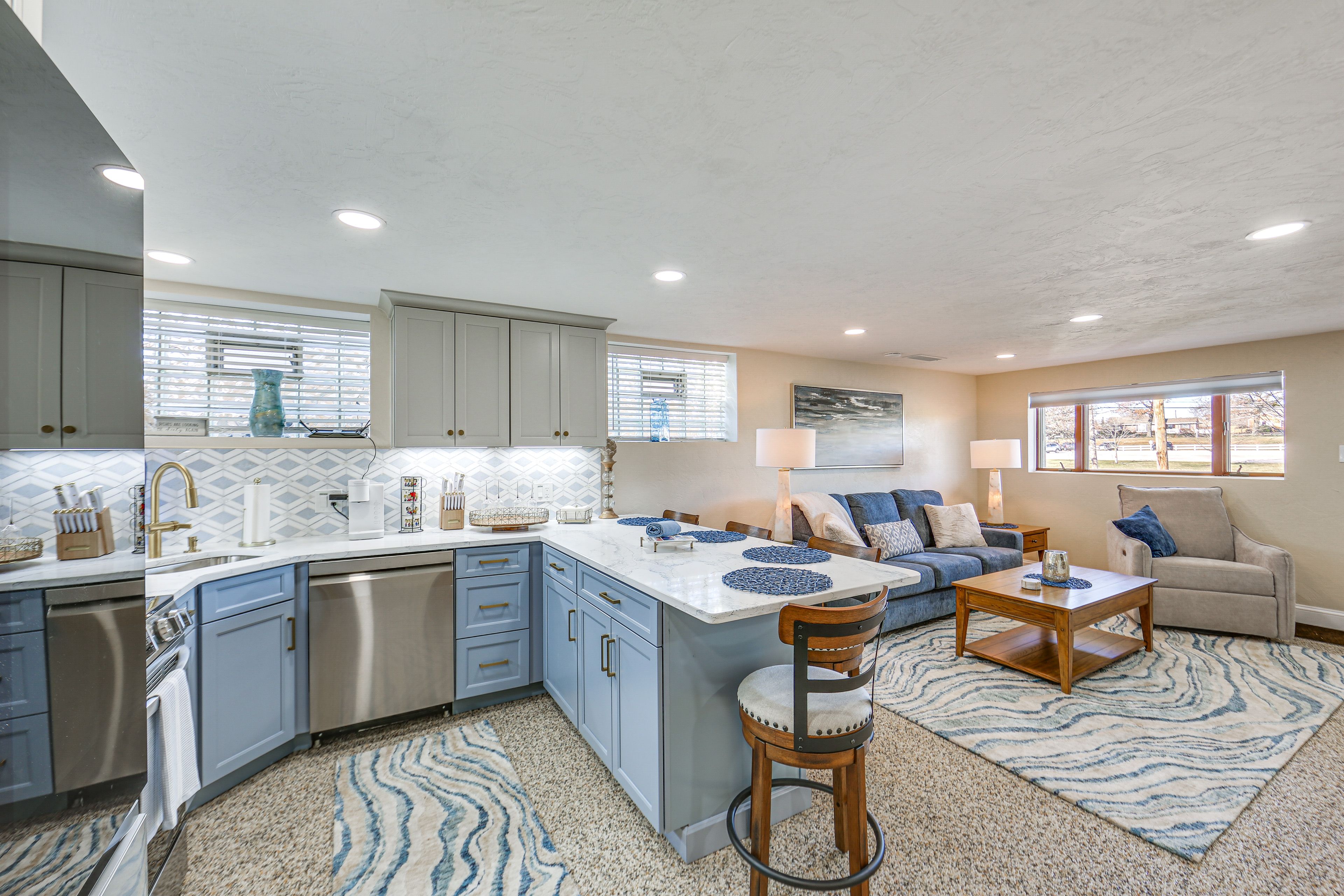 Kitchen | Breakfast Bar