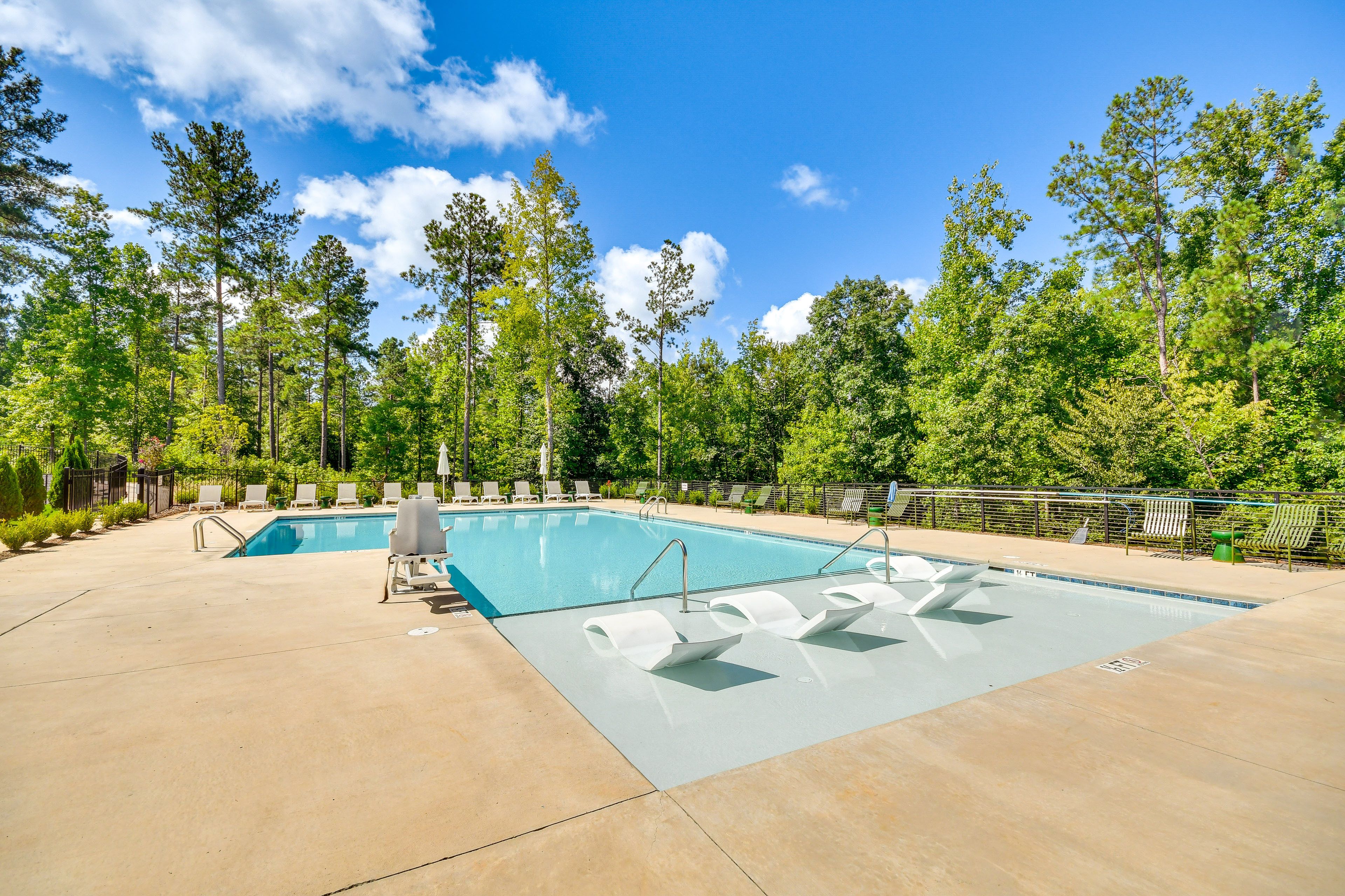 Lakeside Reserve | Community Amenities | Seasonal Outdoor Pool