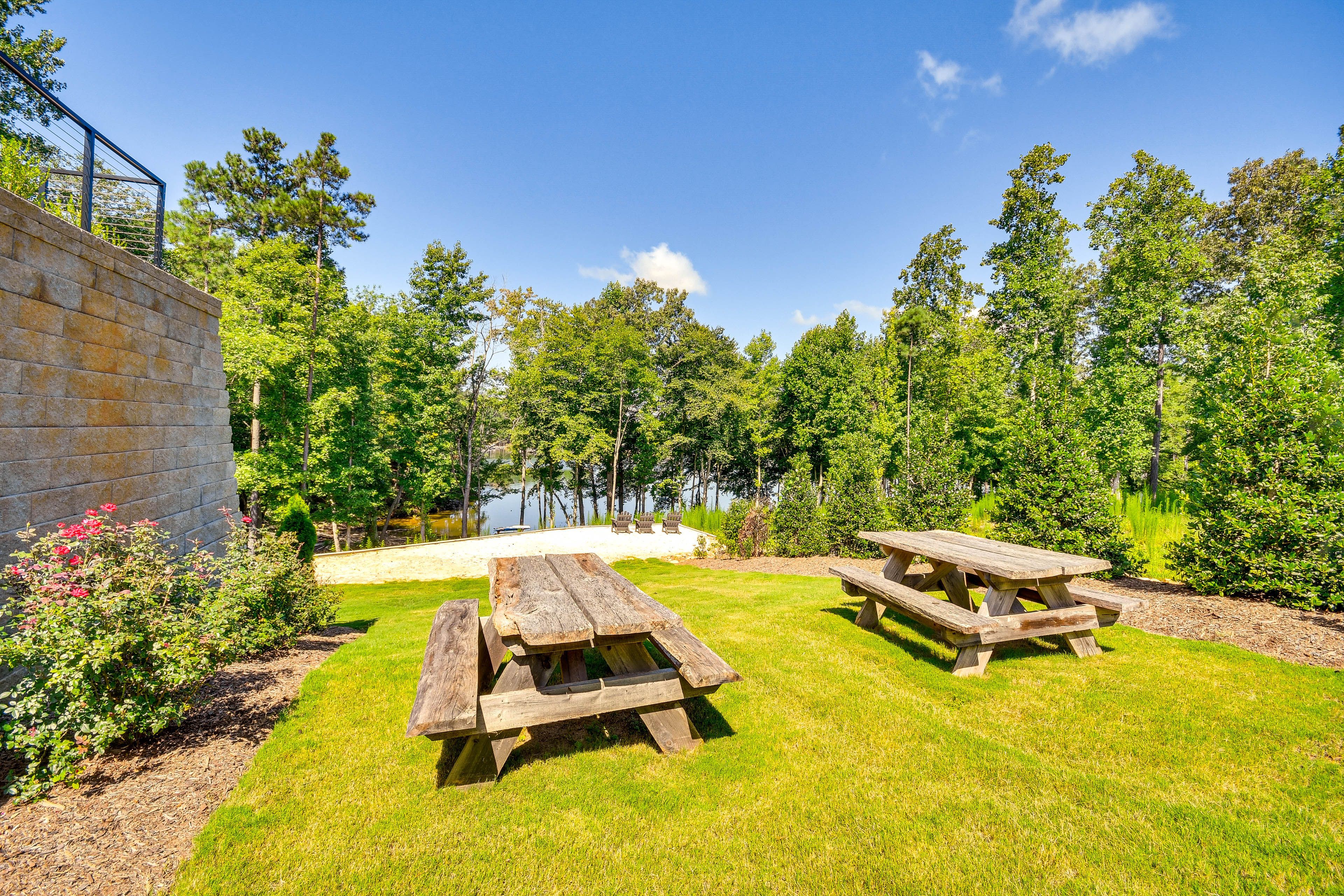 Grills (First-Come, First-Served) | Picnic Tables
